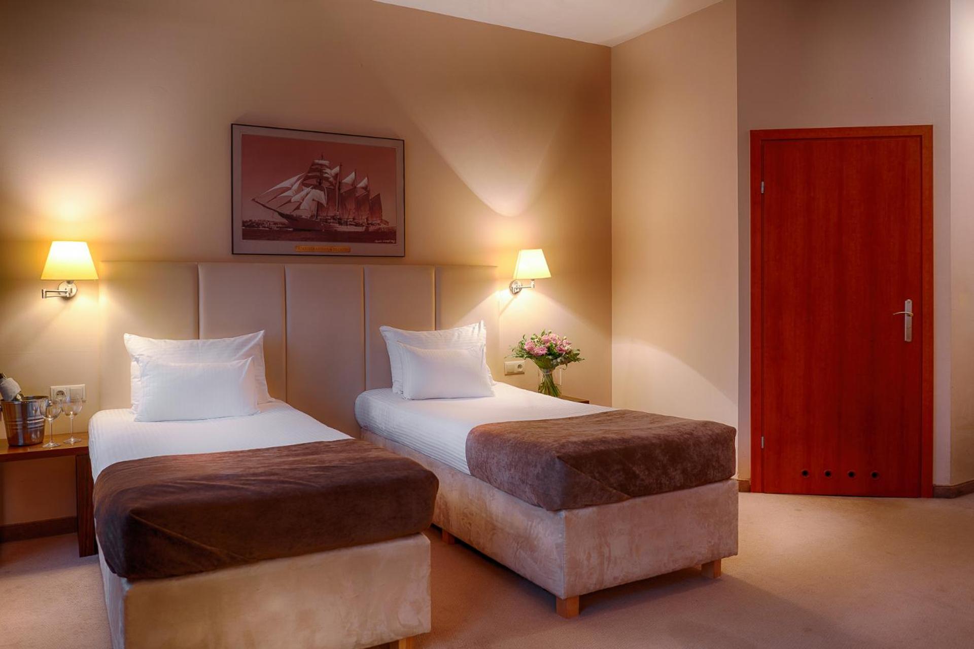 Large Twin Room - Photo 4