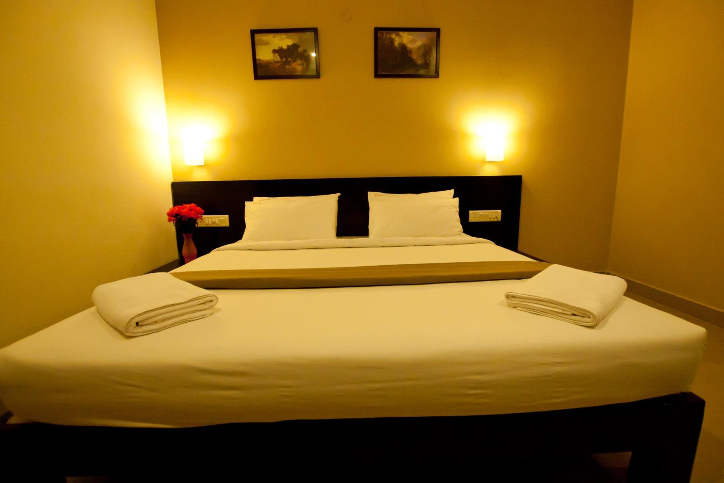 Standard Double Room with Fan - Photo 3