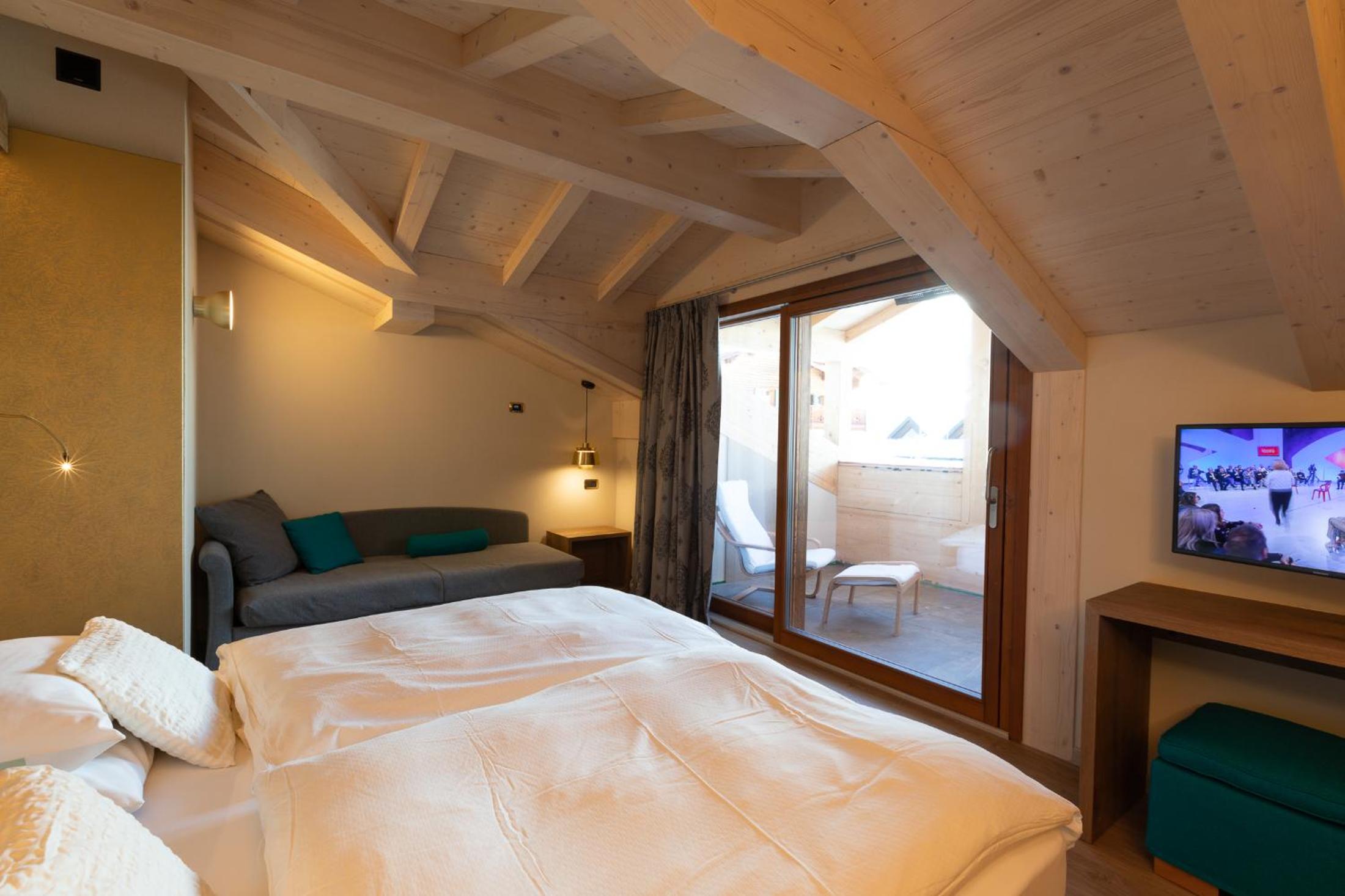 Deluxe Junior Suite - Photo 5
