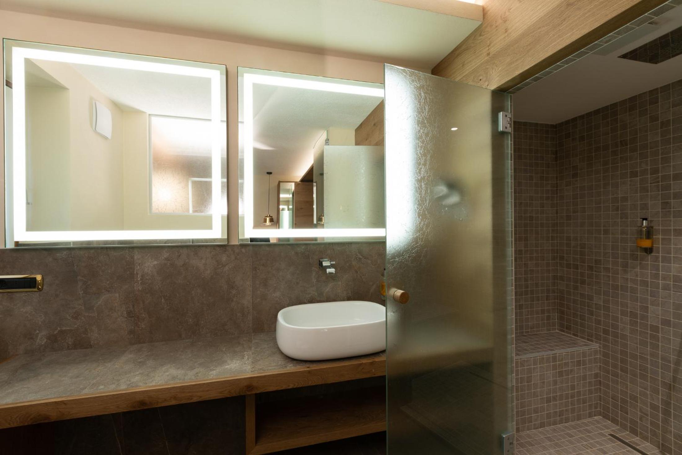 Deluxe Junior Suite - Photo 3