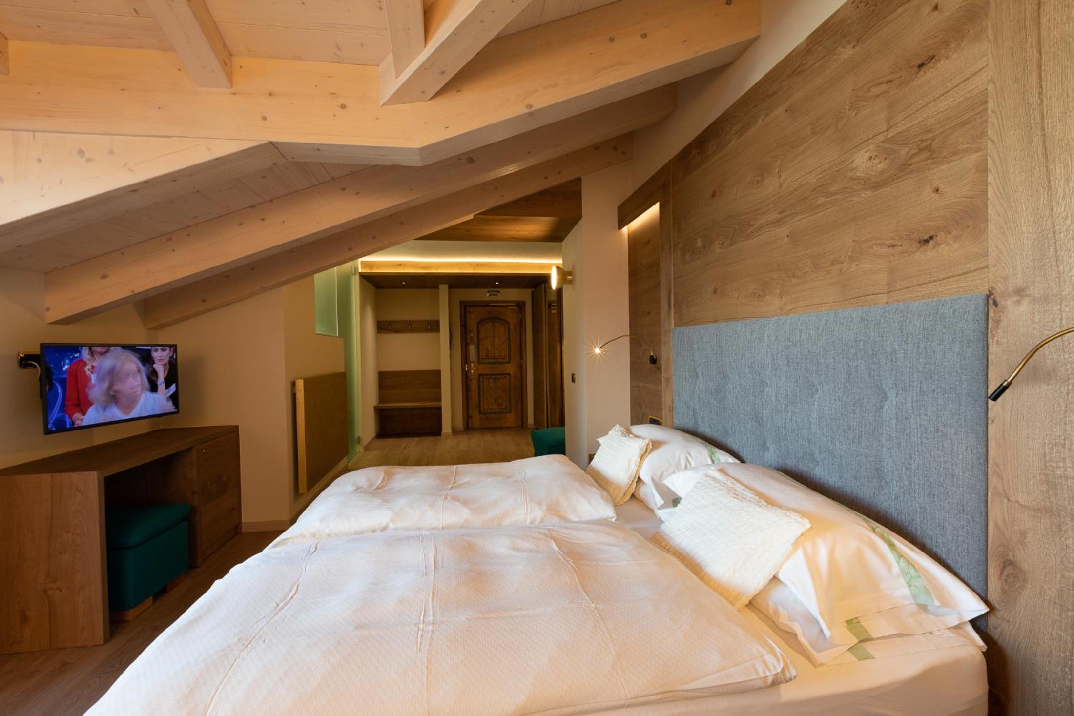 Deluxe Junior Suite - Photo 6