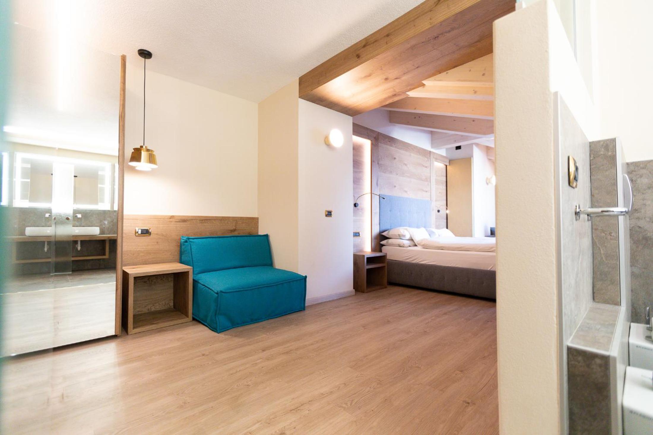 Deluxe Junior Suite - Photo 10