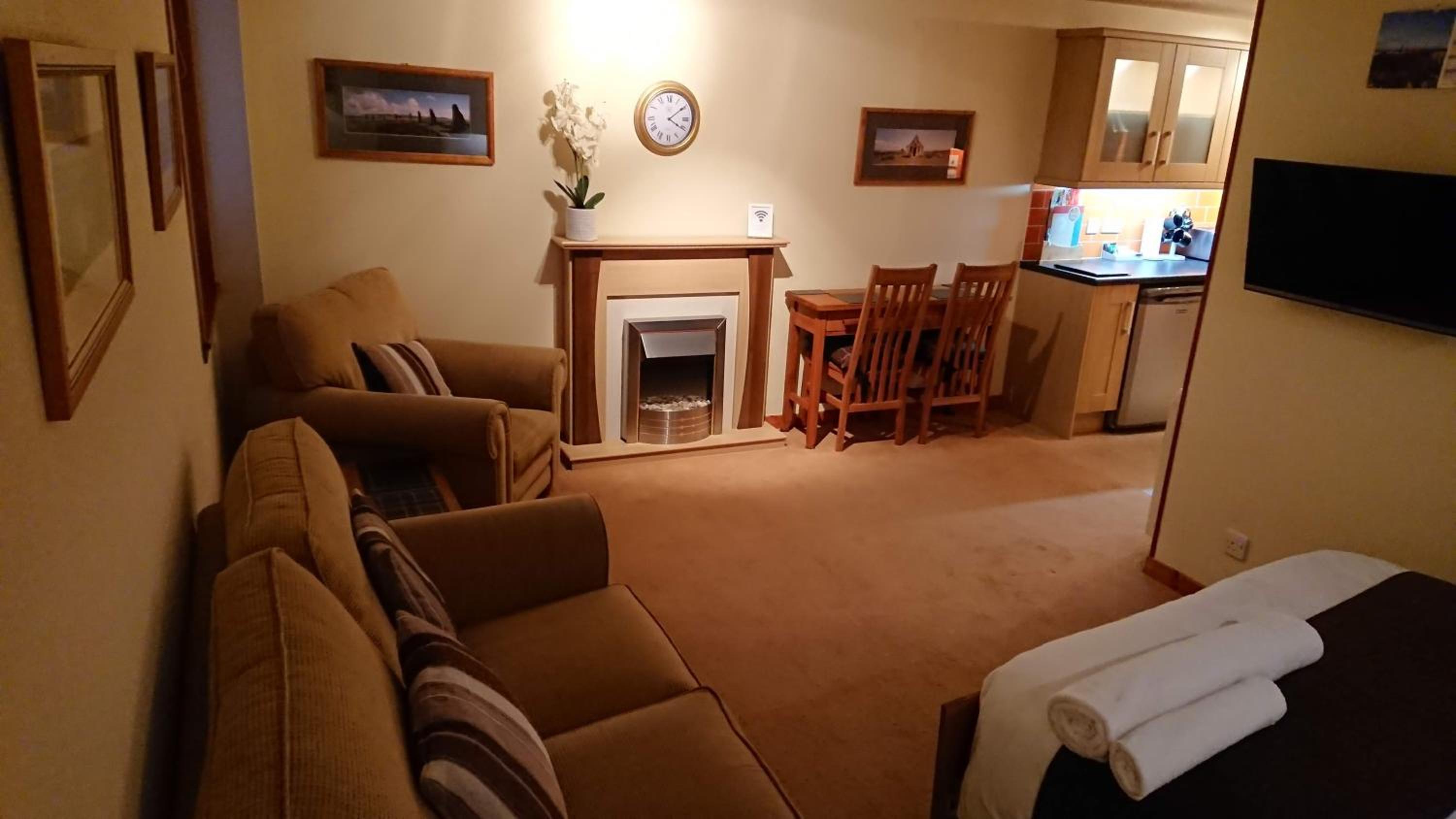 One-Bedroom Apartment with City View photo 1