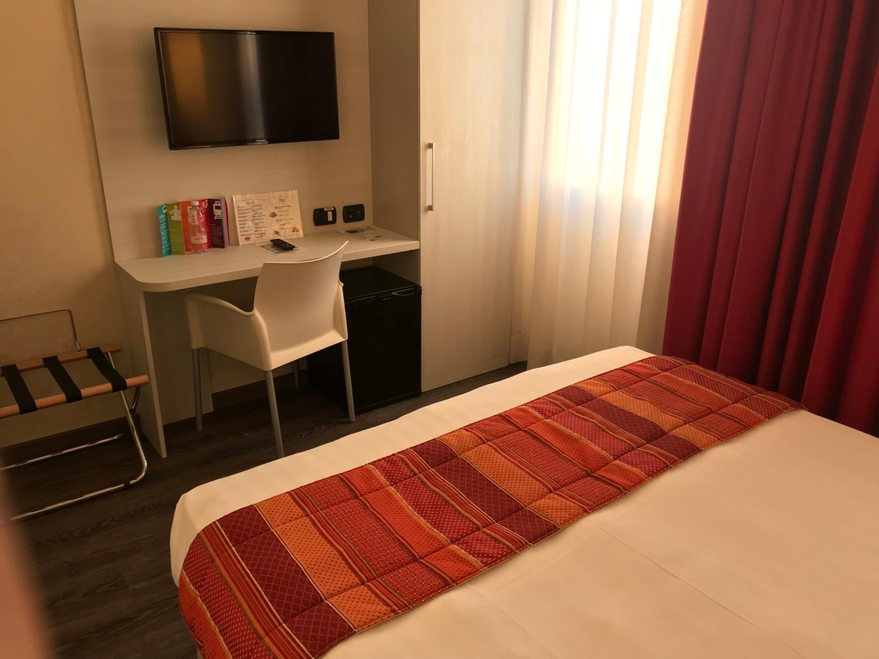 Standard Double Room - Photo 3