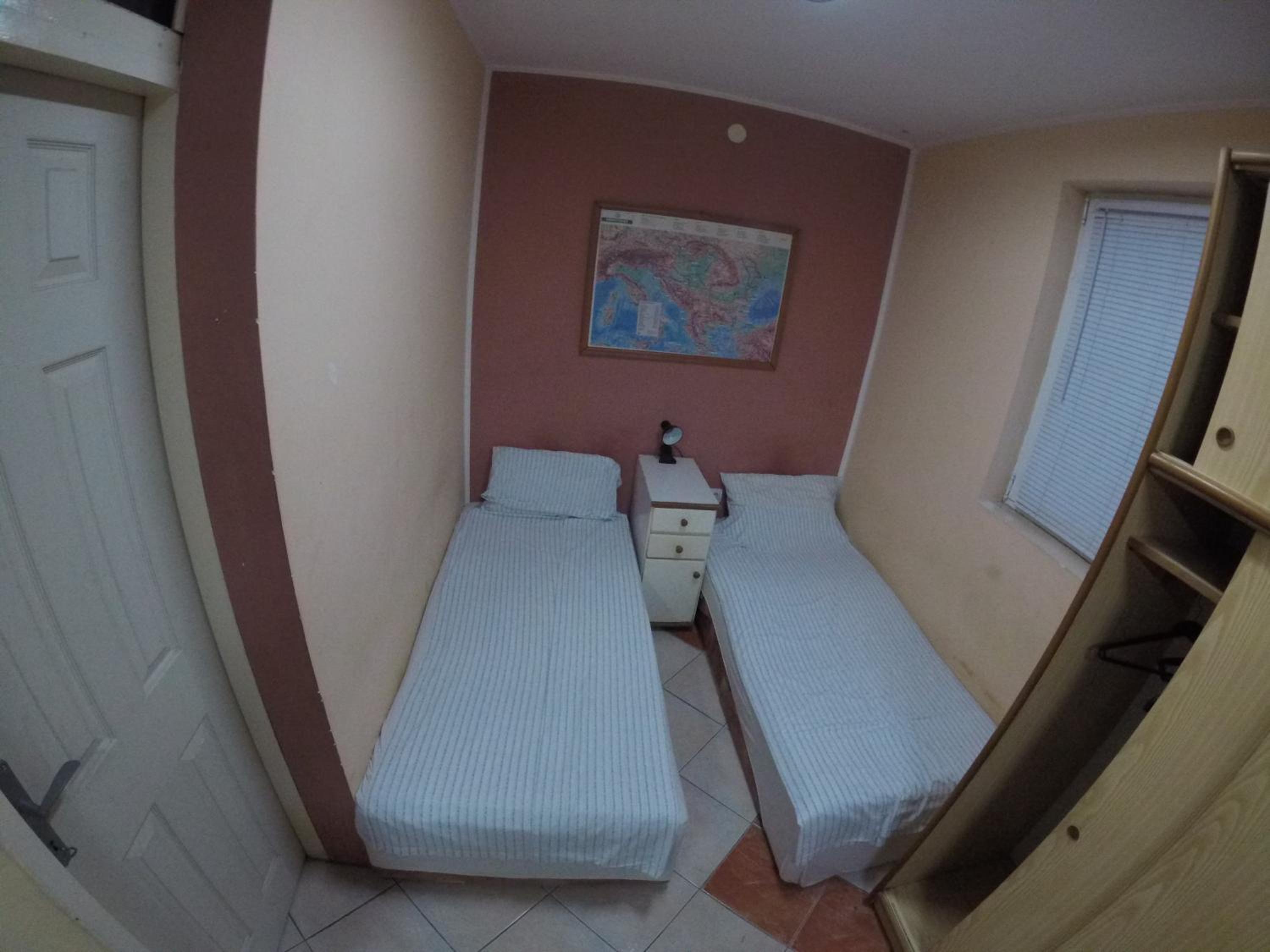 Quadruple Room with Shared Bathroom photo 2