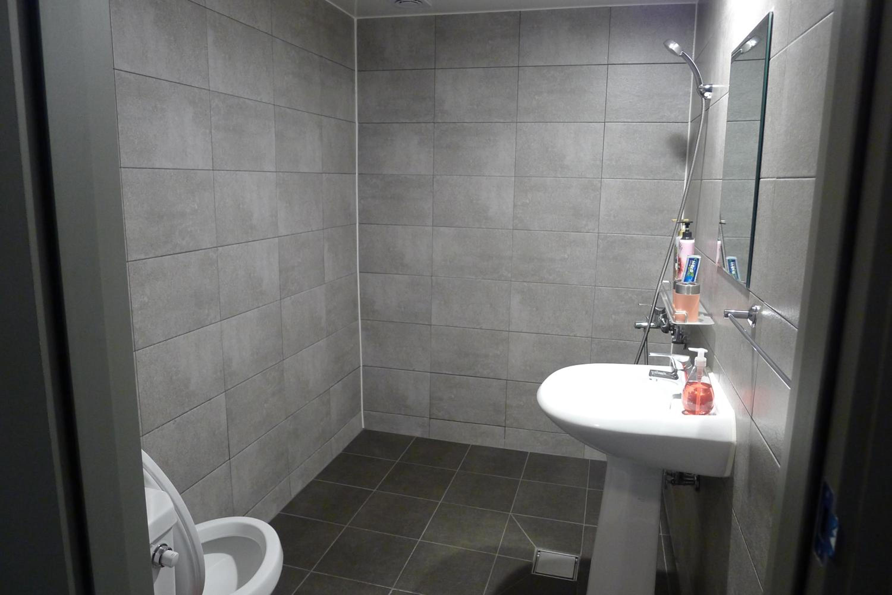 Family Room with Private Bathroom photo 3