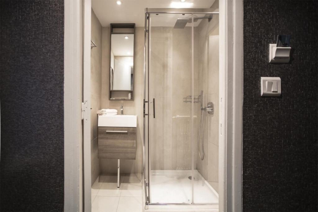 Twin Room - Photo 2