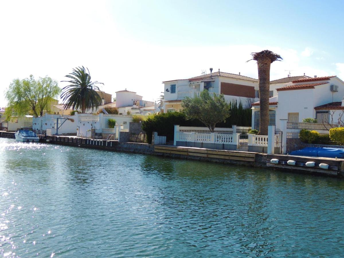Apartment with Lake View