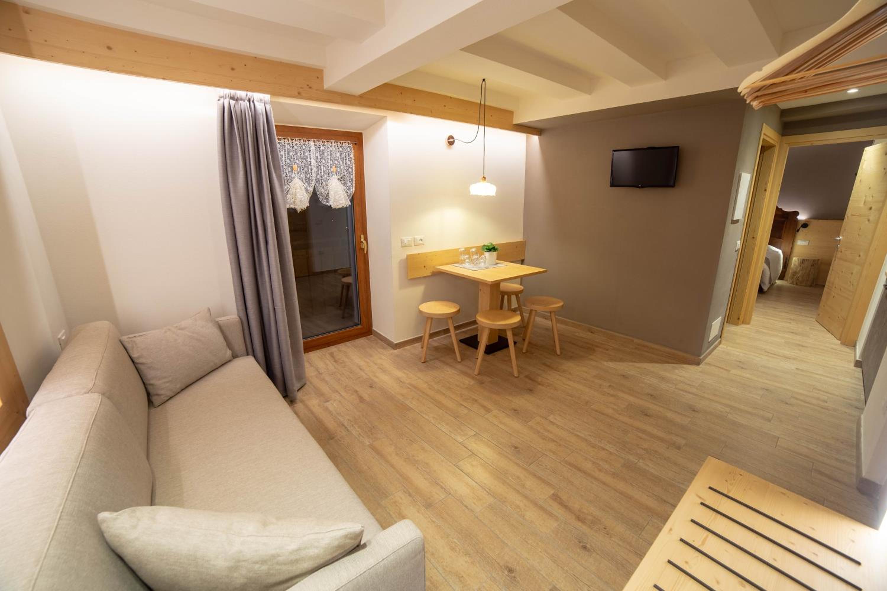 Apartment with Mountain View - Photo 1