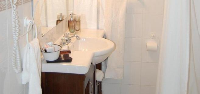 Basic Queen Room 14