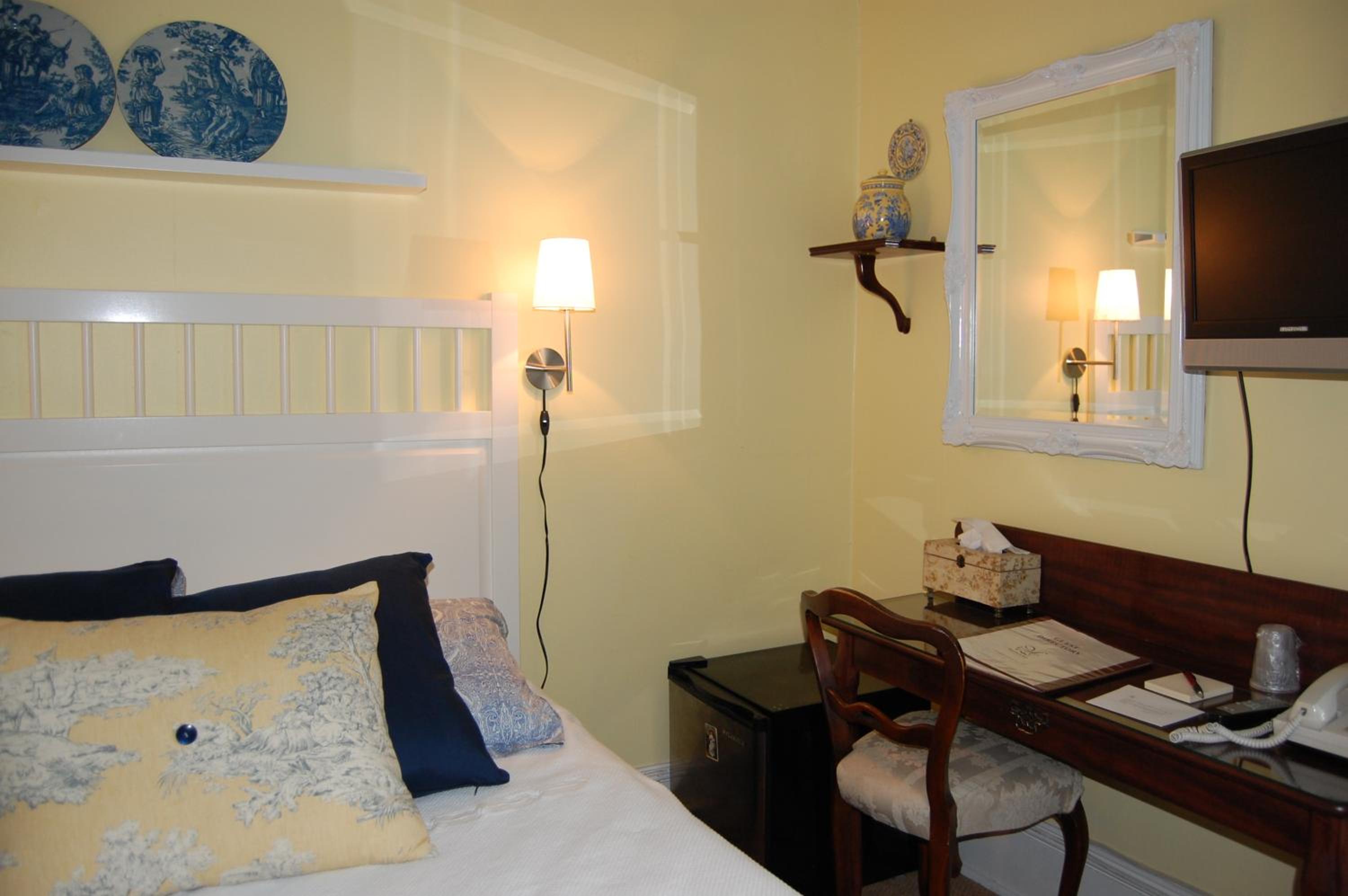 Queen Room 15