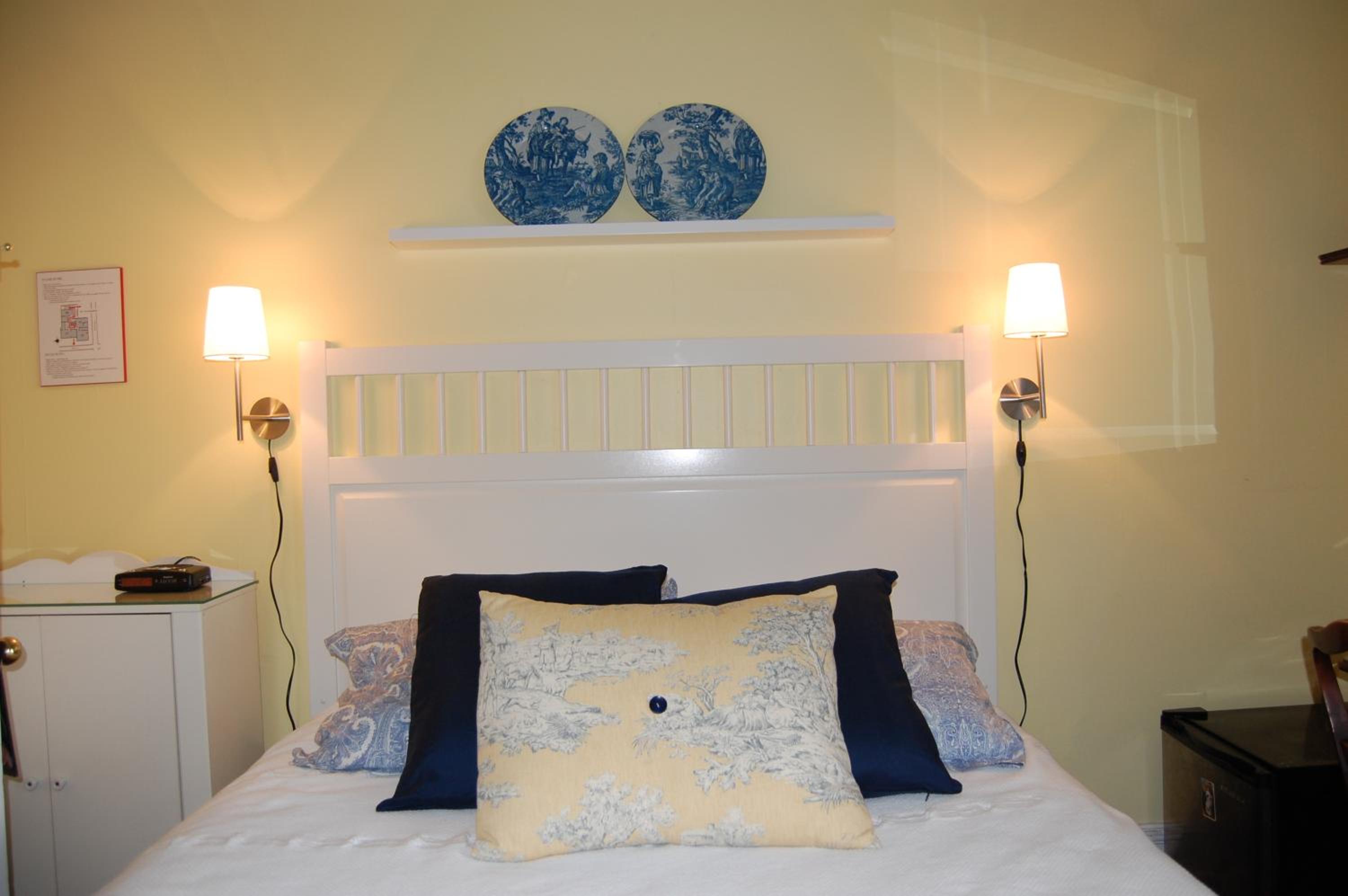 Queen Room 15