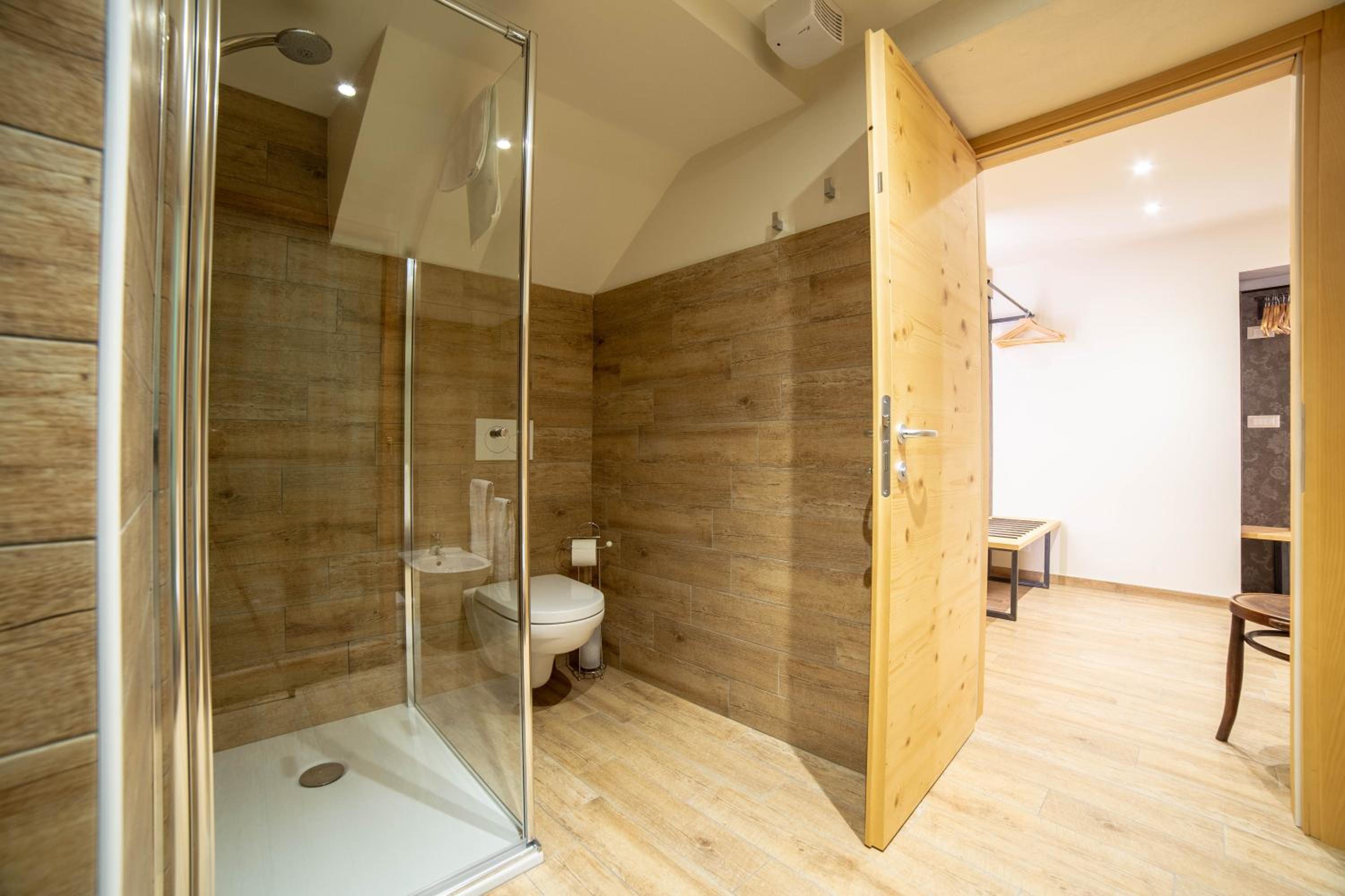 Double or Twin Room with Mountain View - Photo 5