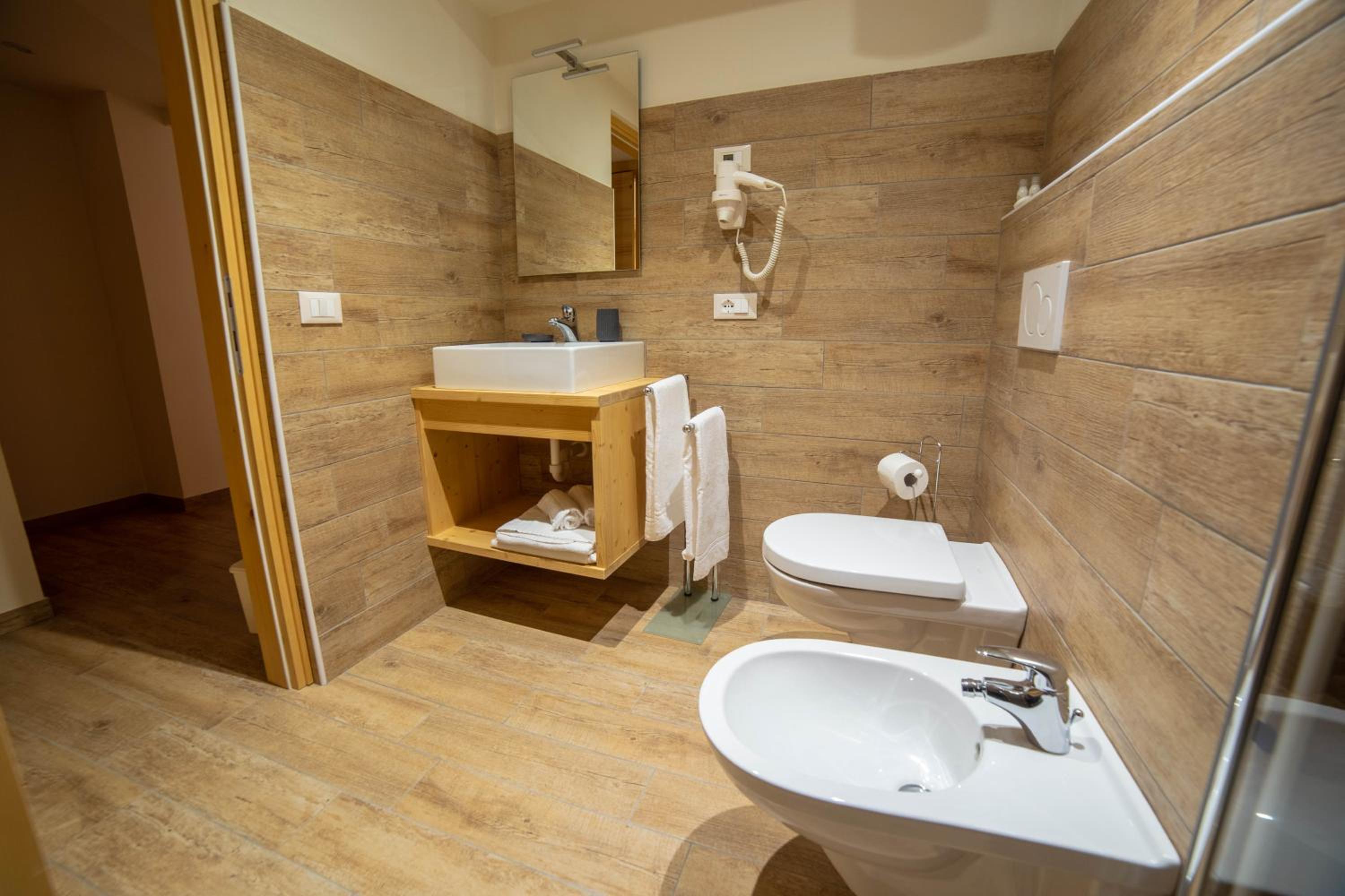 Suite with Mountain View - Photo 5