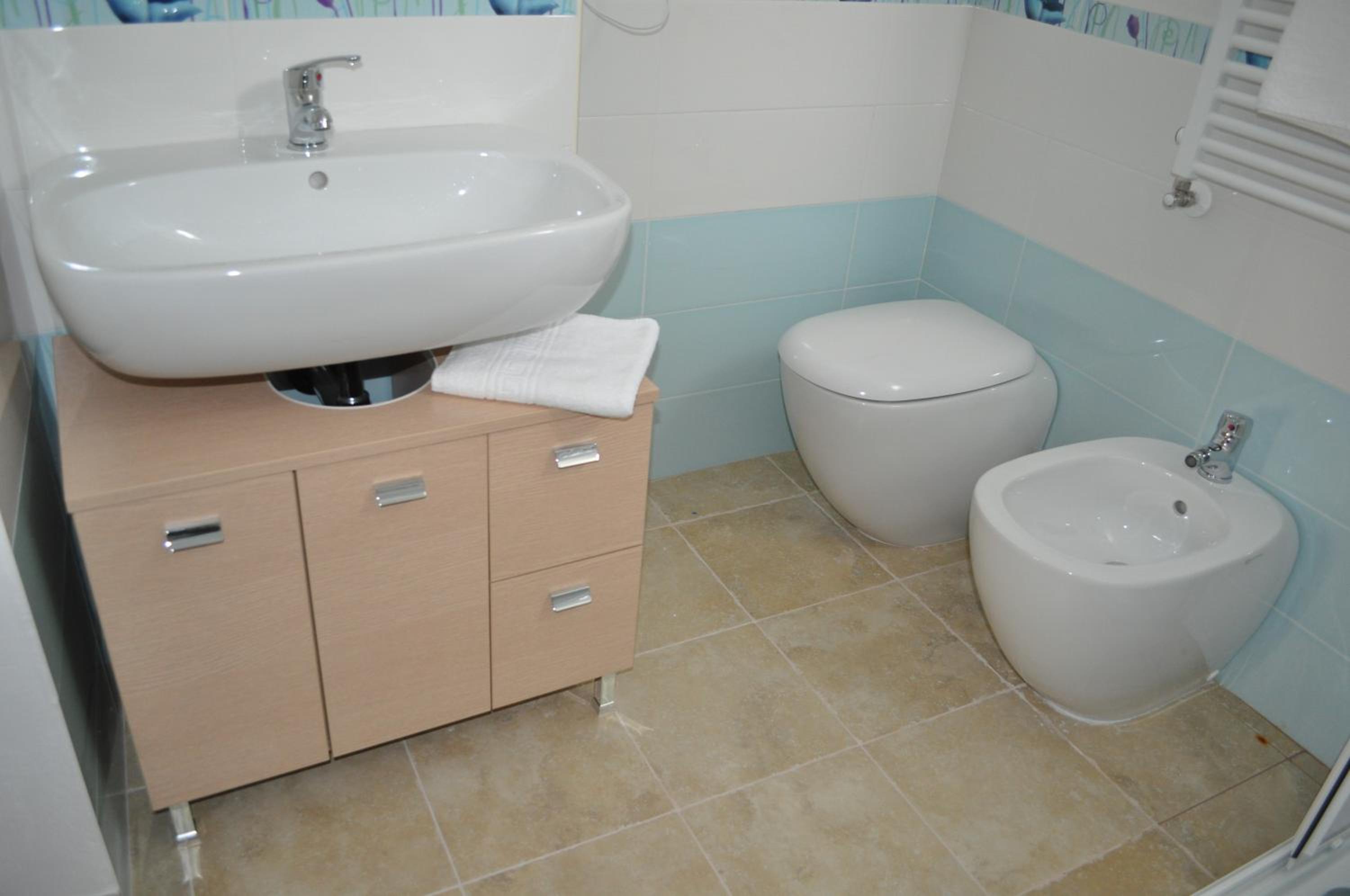 Standard Double Room - Photo 11