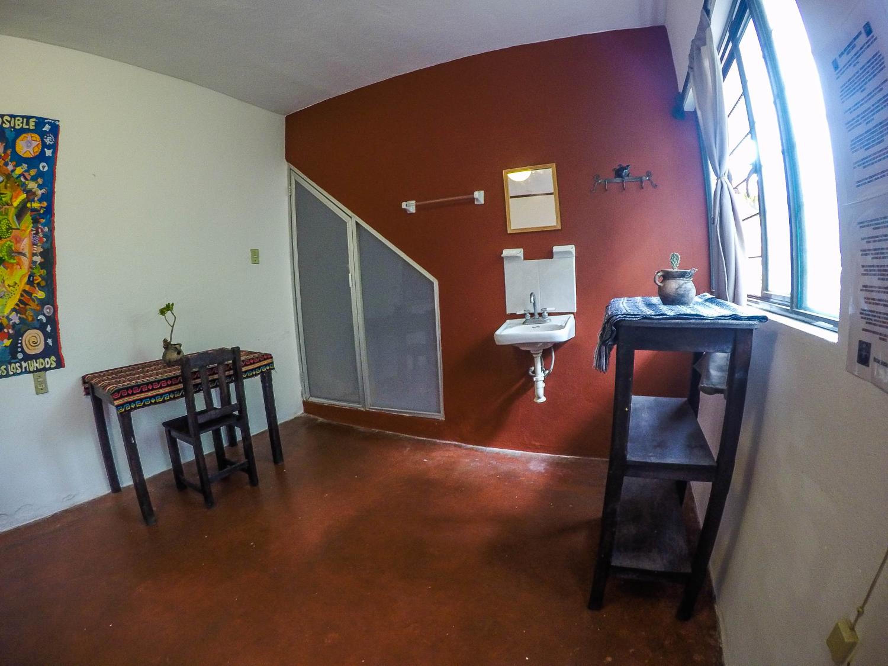 Double Room with Private Bathroom - Photo 10