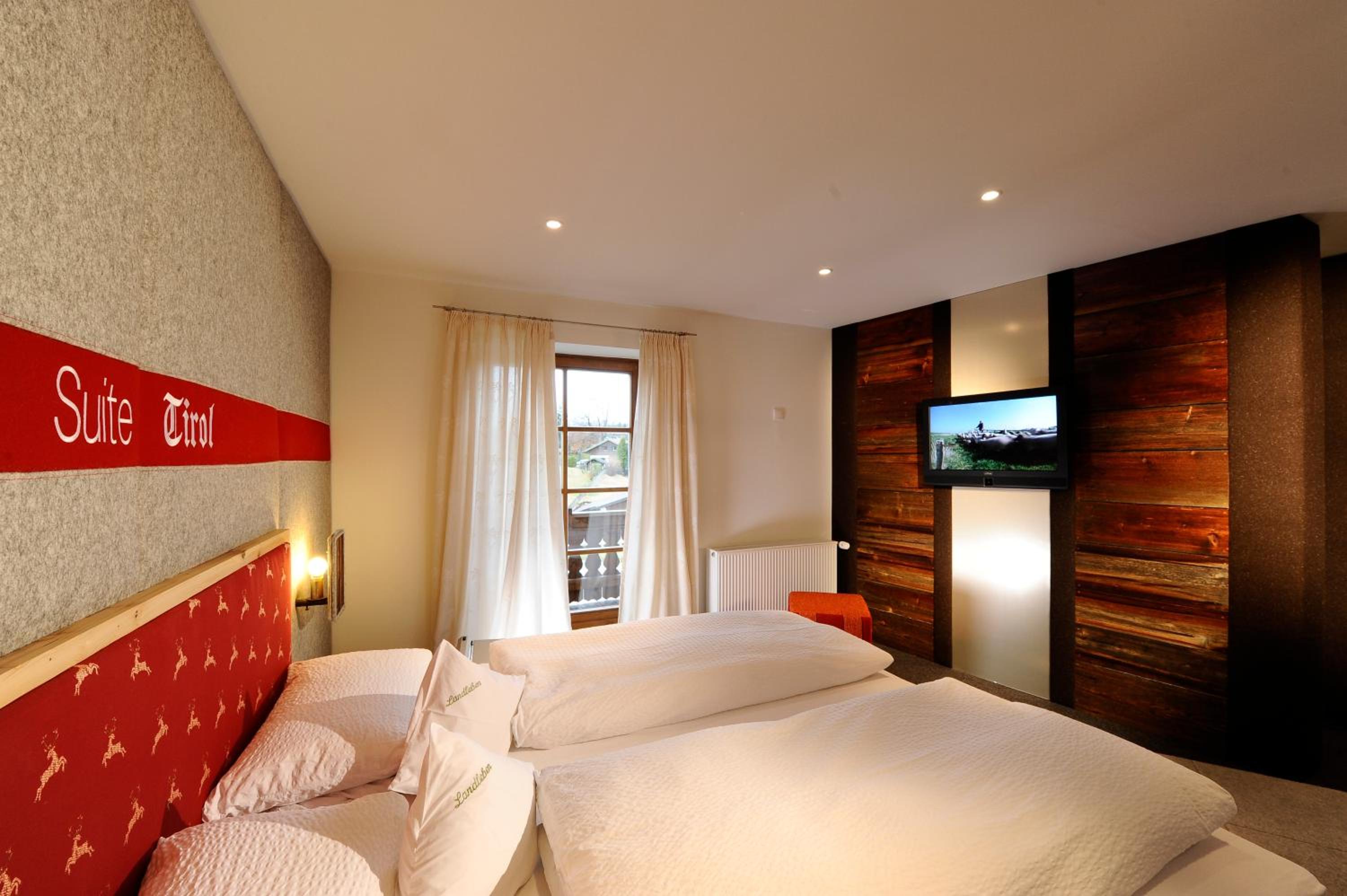 Suite with Mountain View photo 3