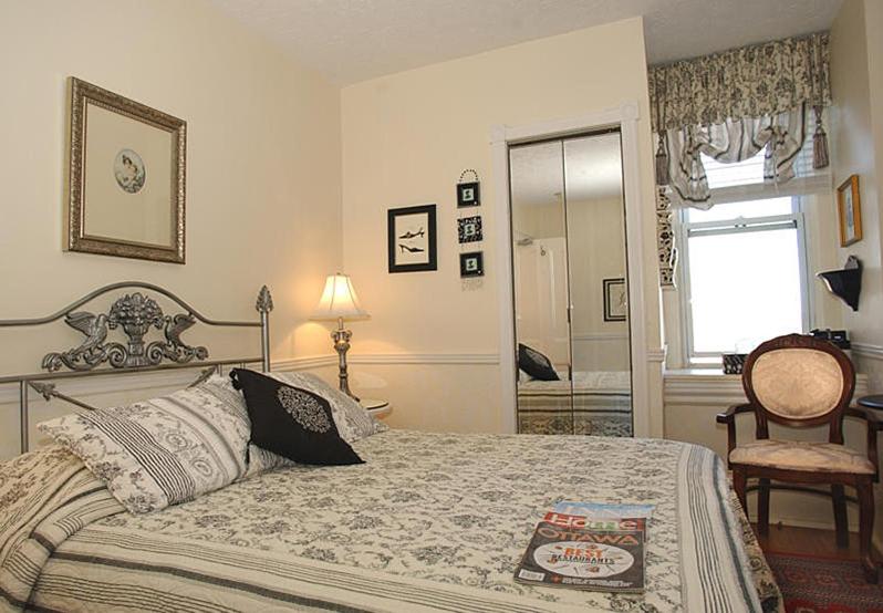 Queen Room 19 - Photo 4