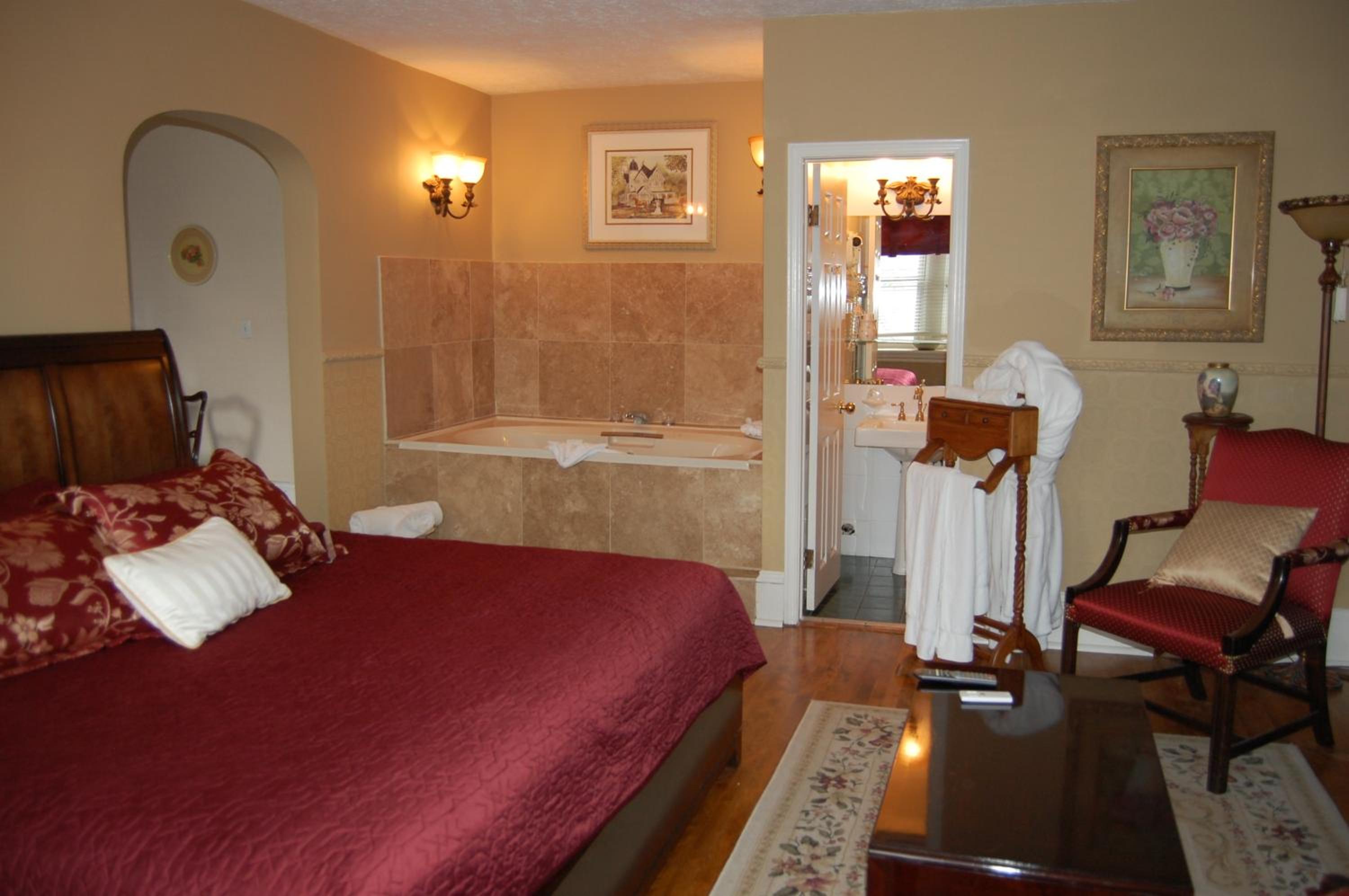 Deluxe King Room 20 The Victorian Suite - Photo 2