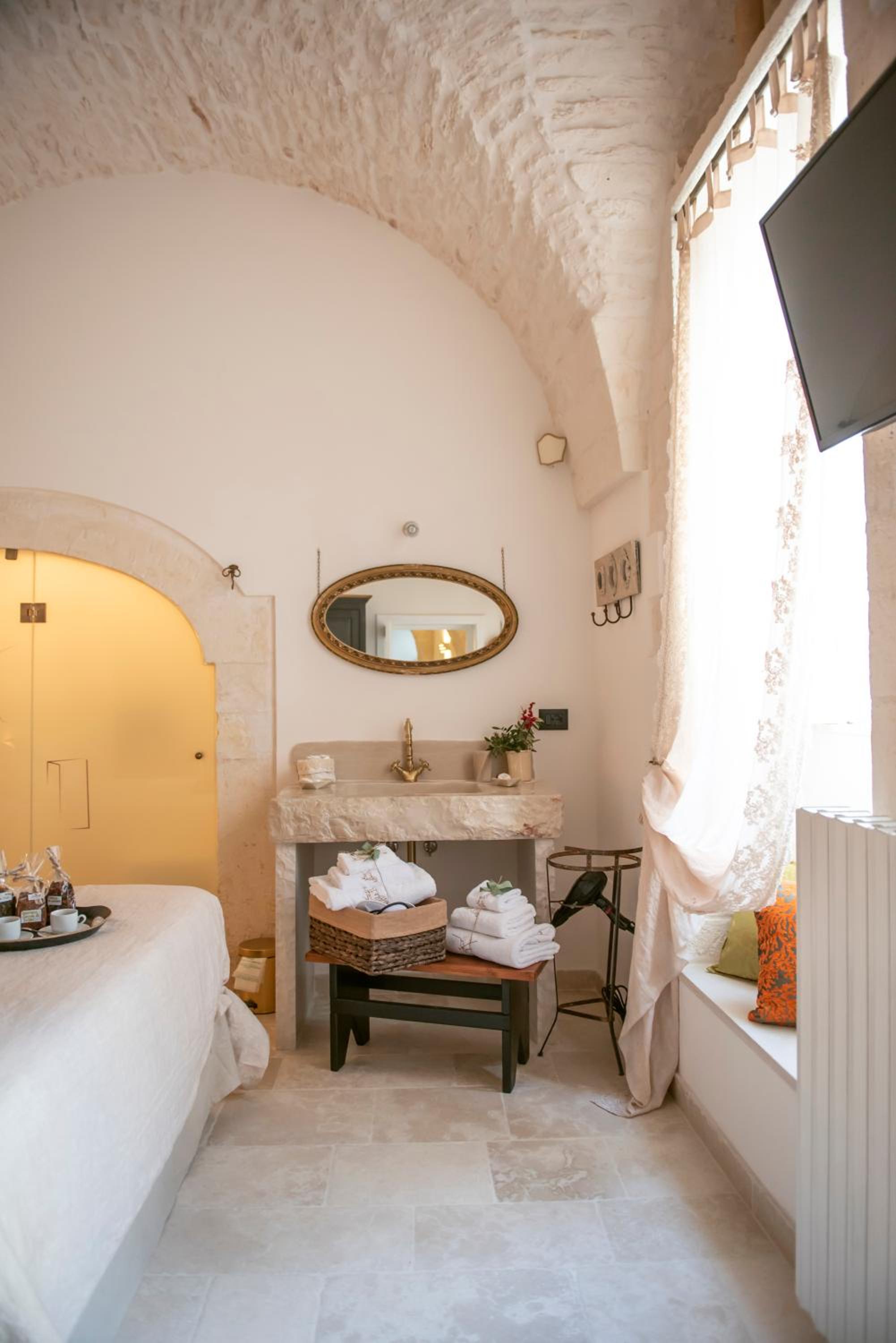 One-Bedroom House - Photo 12