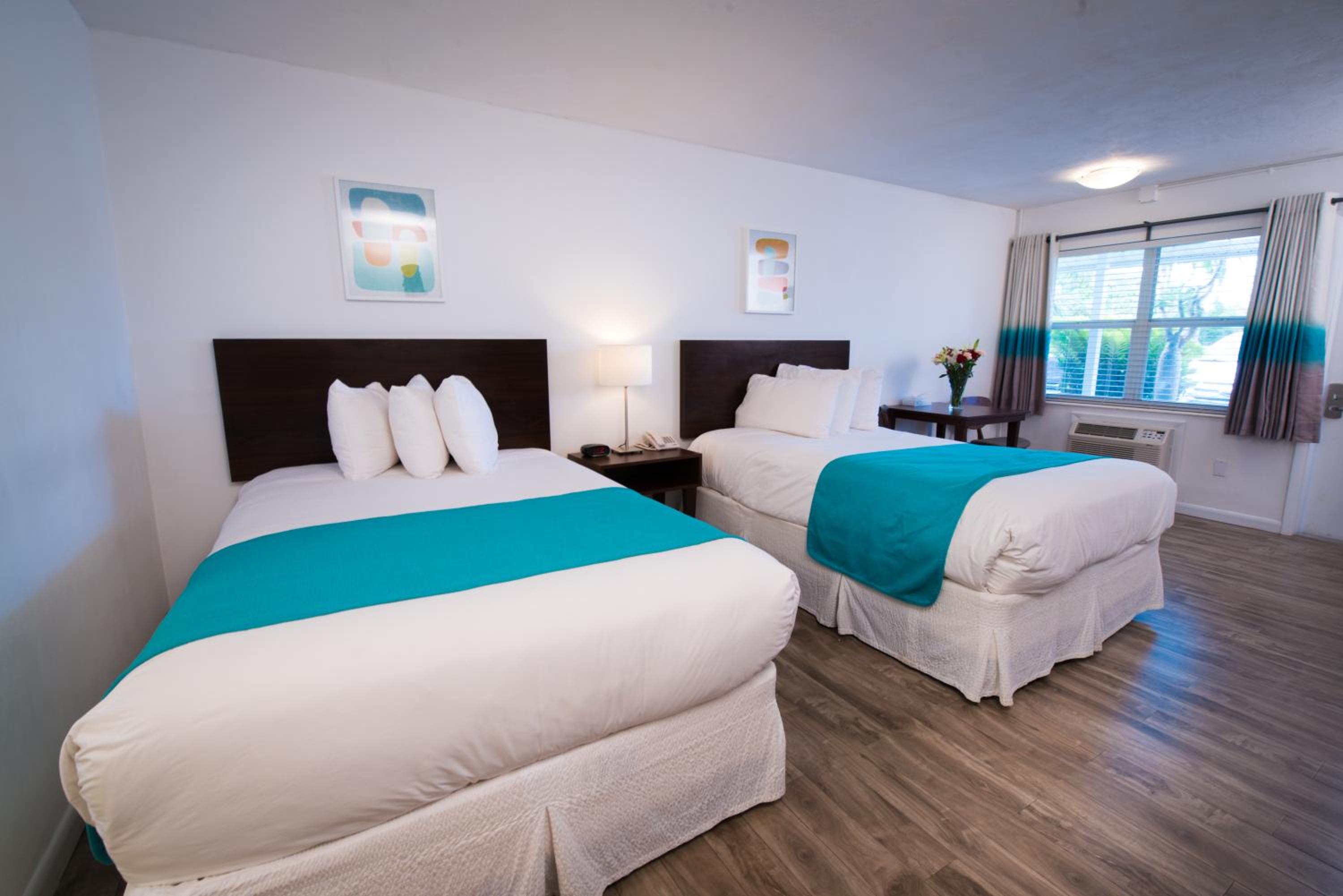 Standard Room with Two Double Beds photo 2