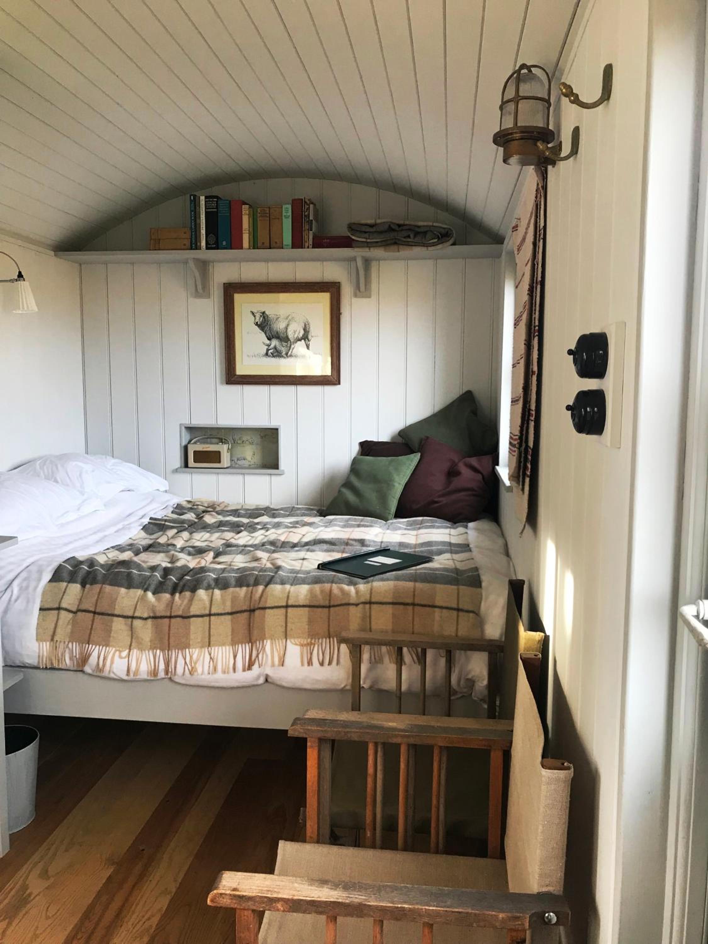 Deluxe Double Room with Shower photo 1