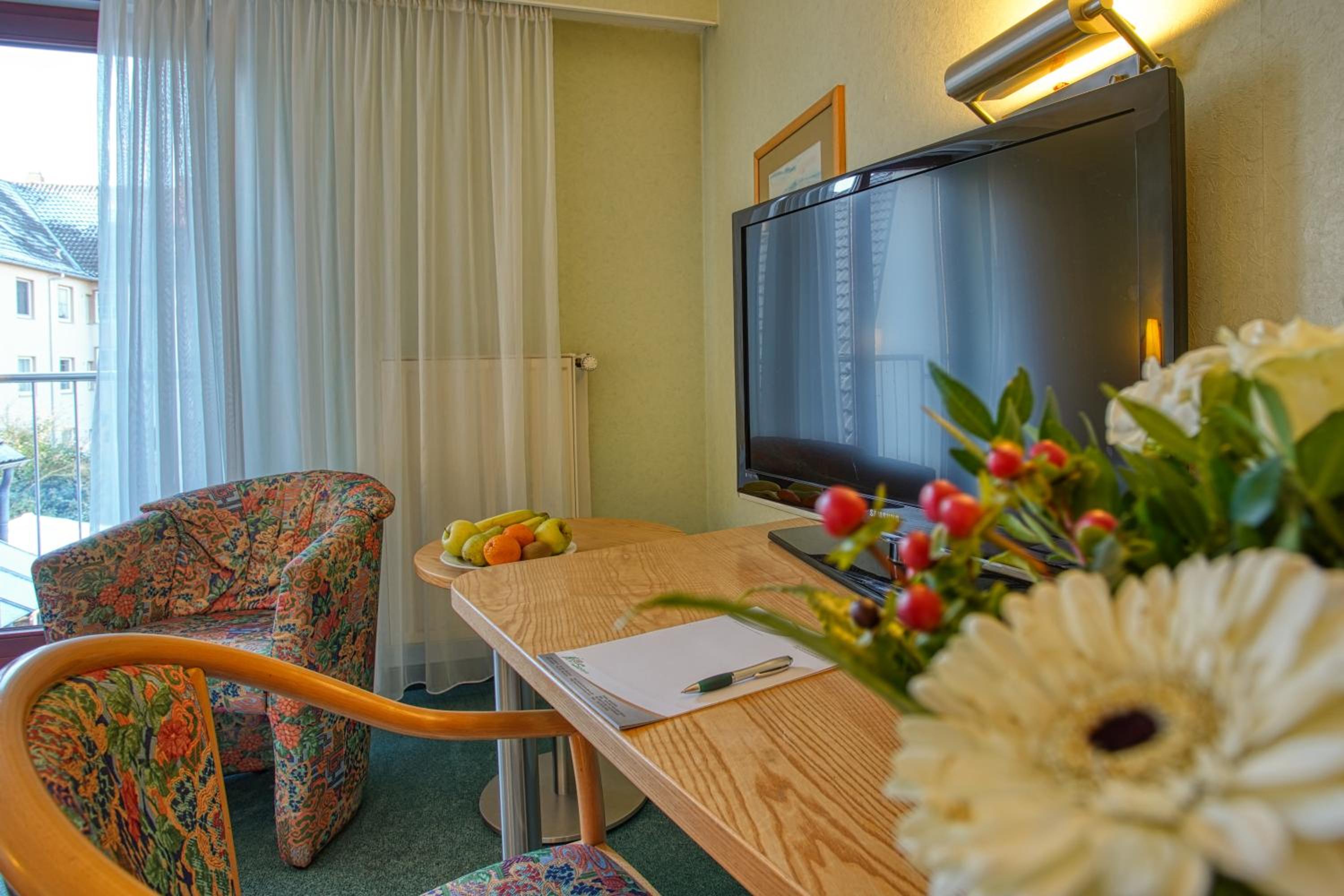 Deluxe Double Room with Bath - Photo 3