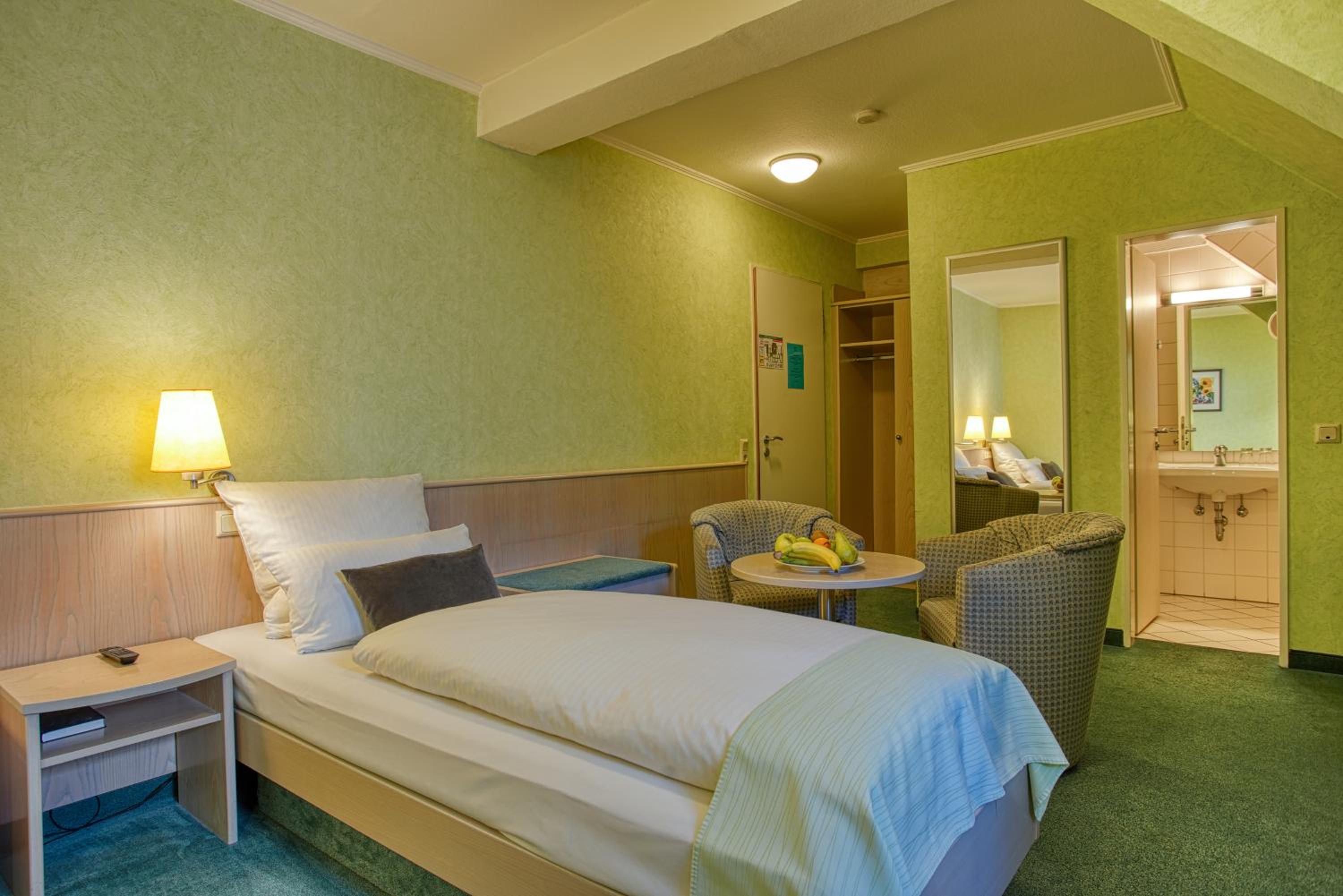 Double or Twin Room with Shower - Photo 2