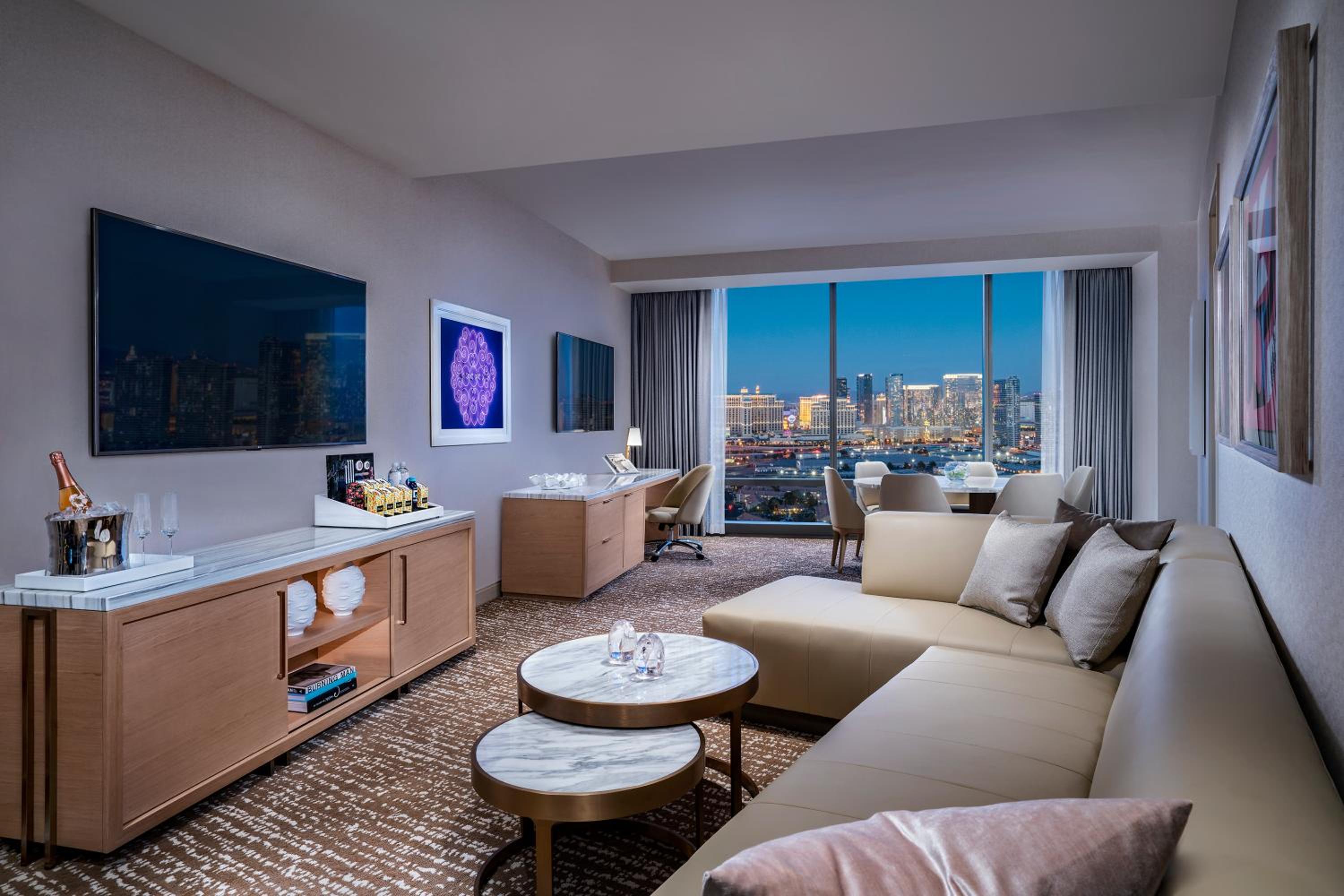 Executive Suite - Photo 4