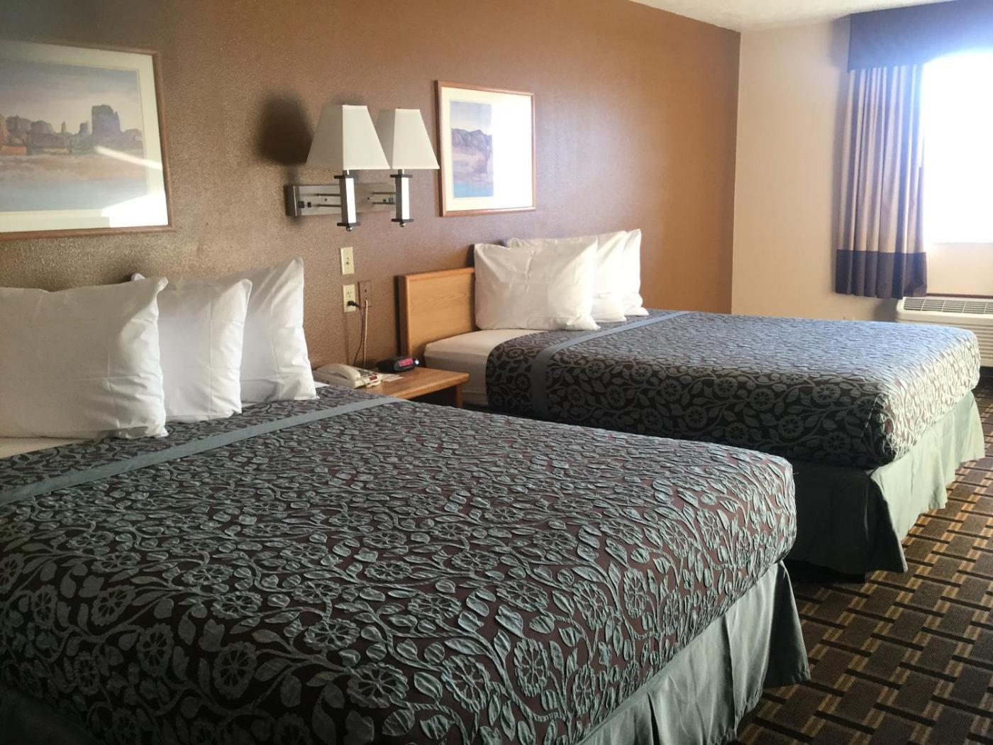 Queen Room with Two Queen Beds - Non-Smoking - Photo 1