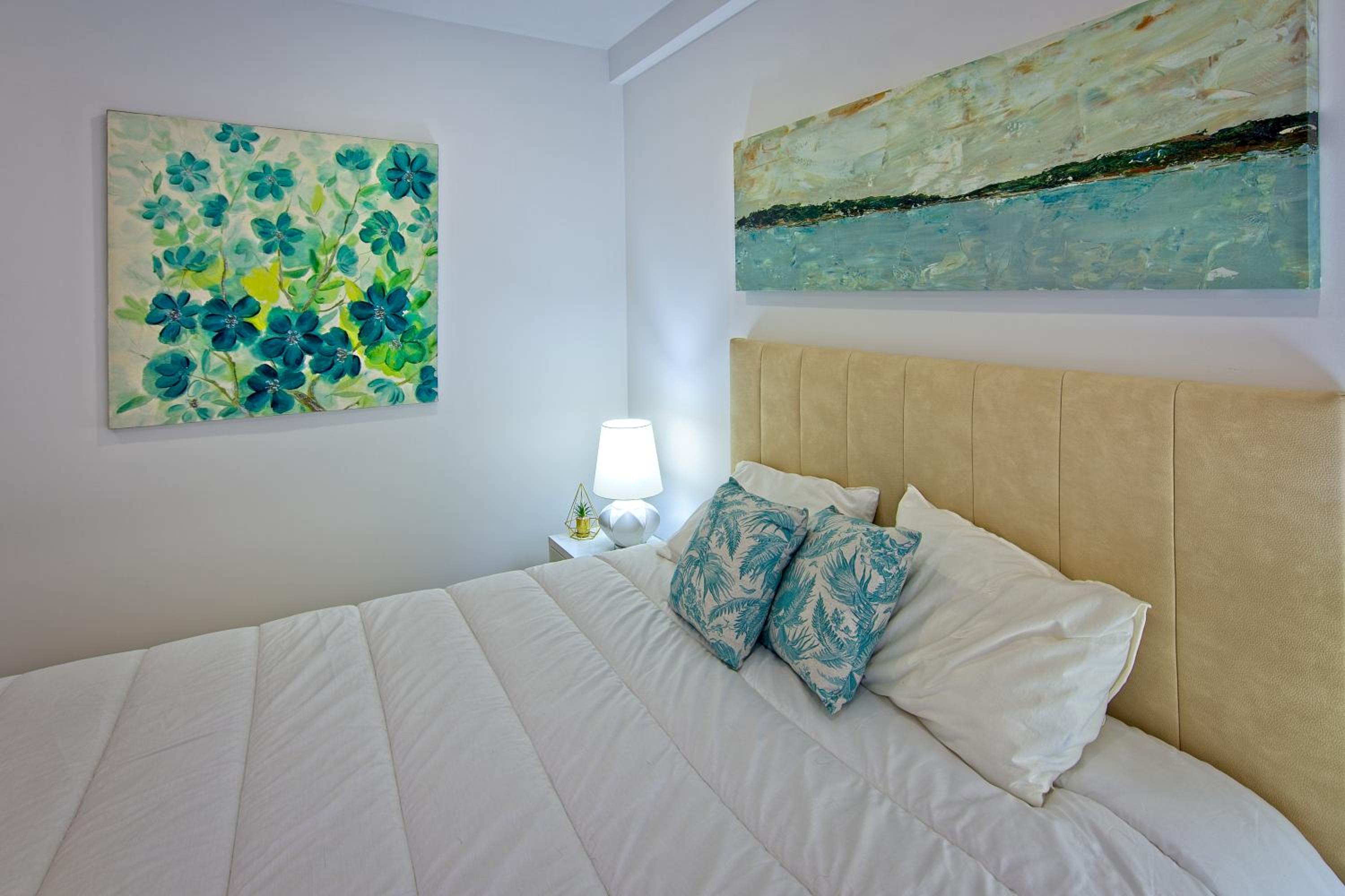 One-Bedroom Apartment - Photo 6