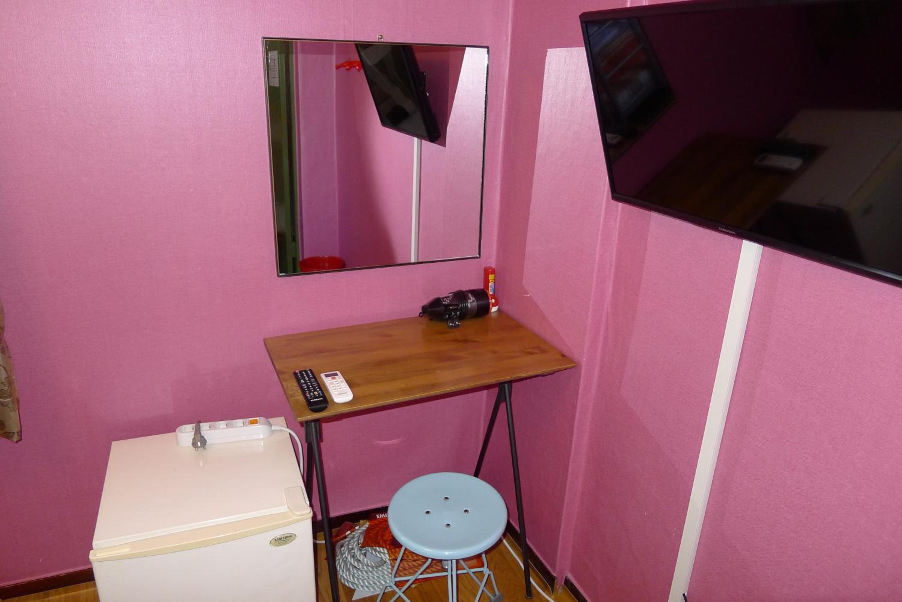 Bed in 4-Bed Female Dormitory Room photo 3