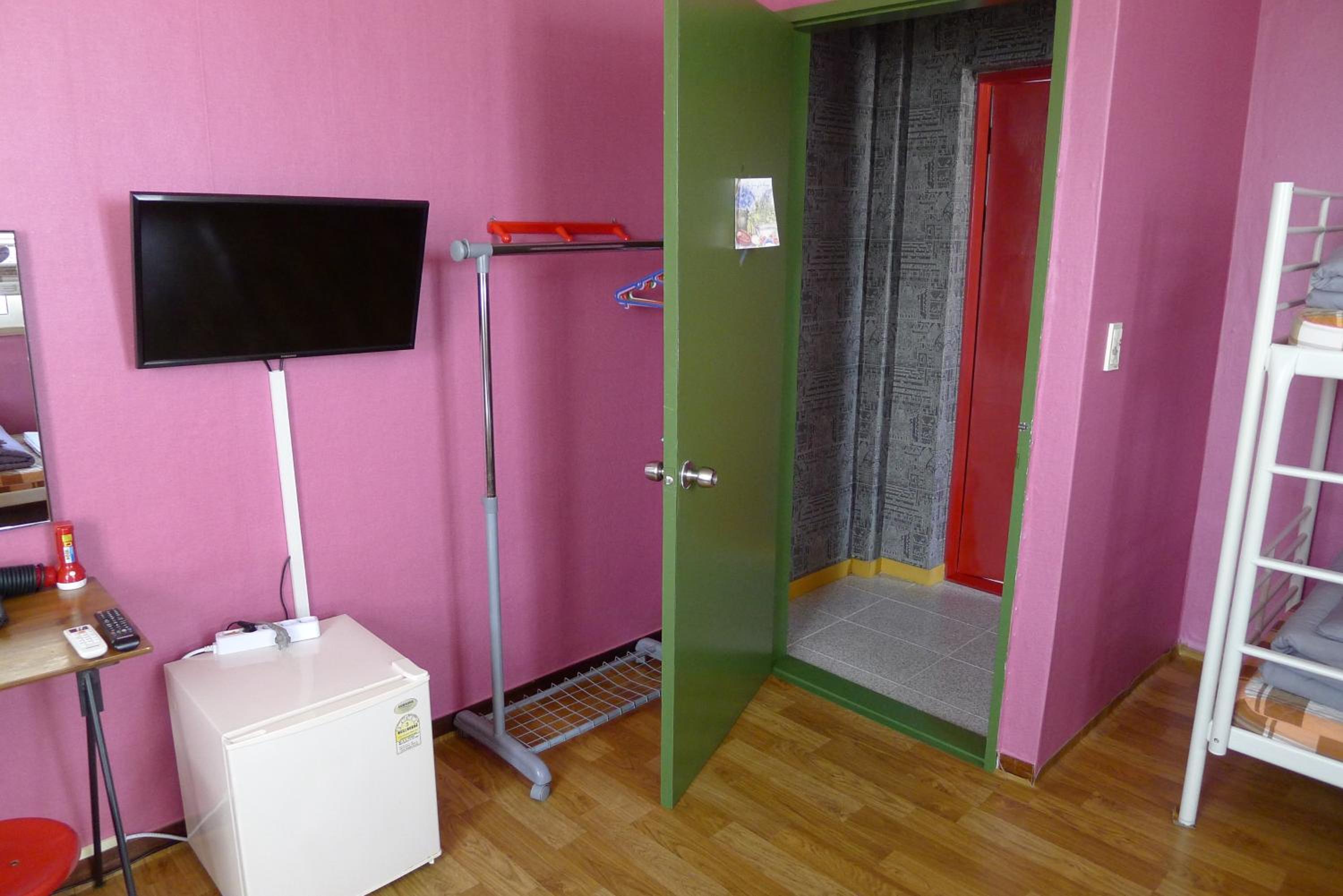 Family Room with Bathroom photo 2