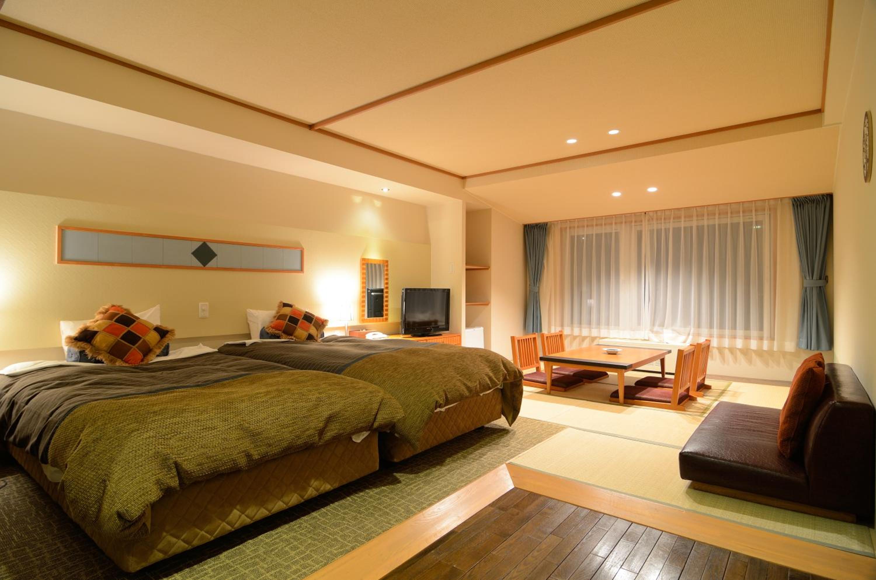 Room with Tatami Area and Lake View - Non-Smoking photo 3
