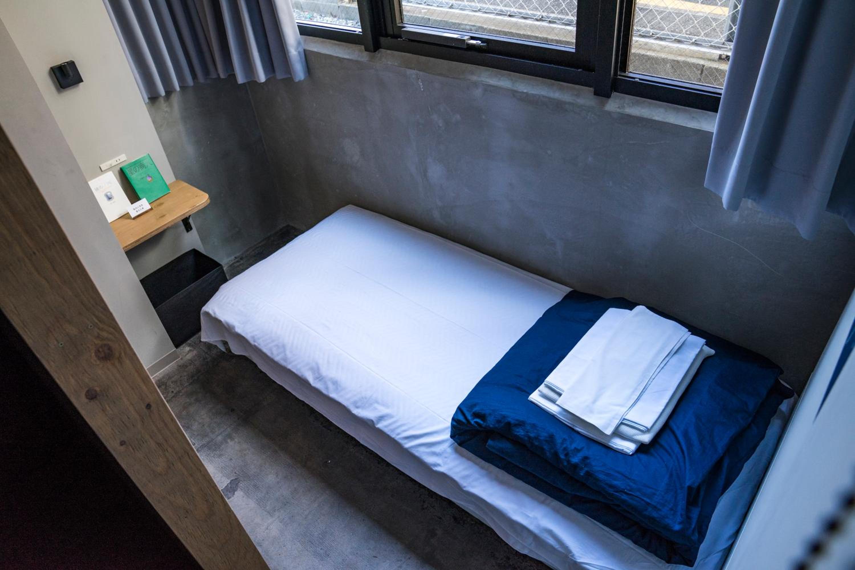 Compact Room in Shared Female Only Room photo 1