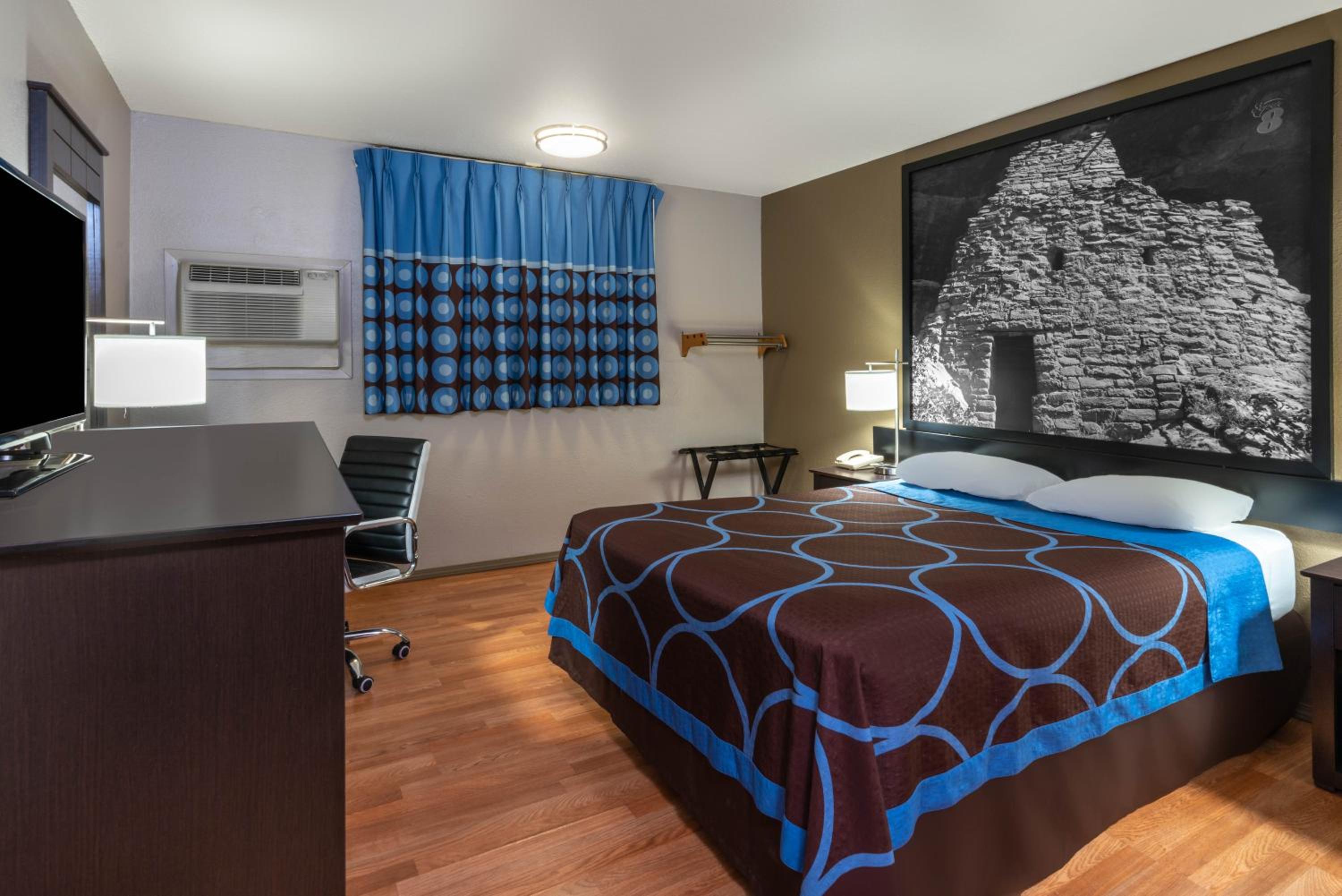 Queen Room - Disability Access - Photo 1