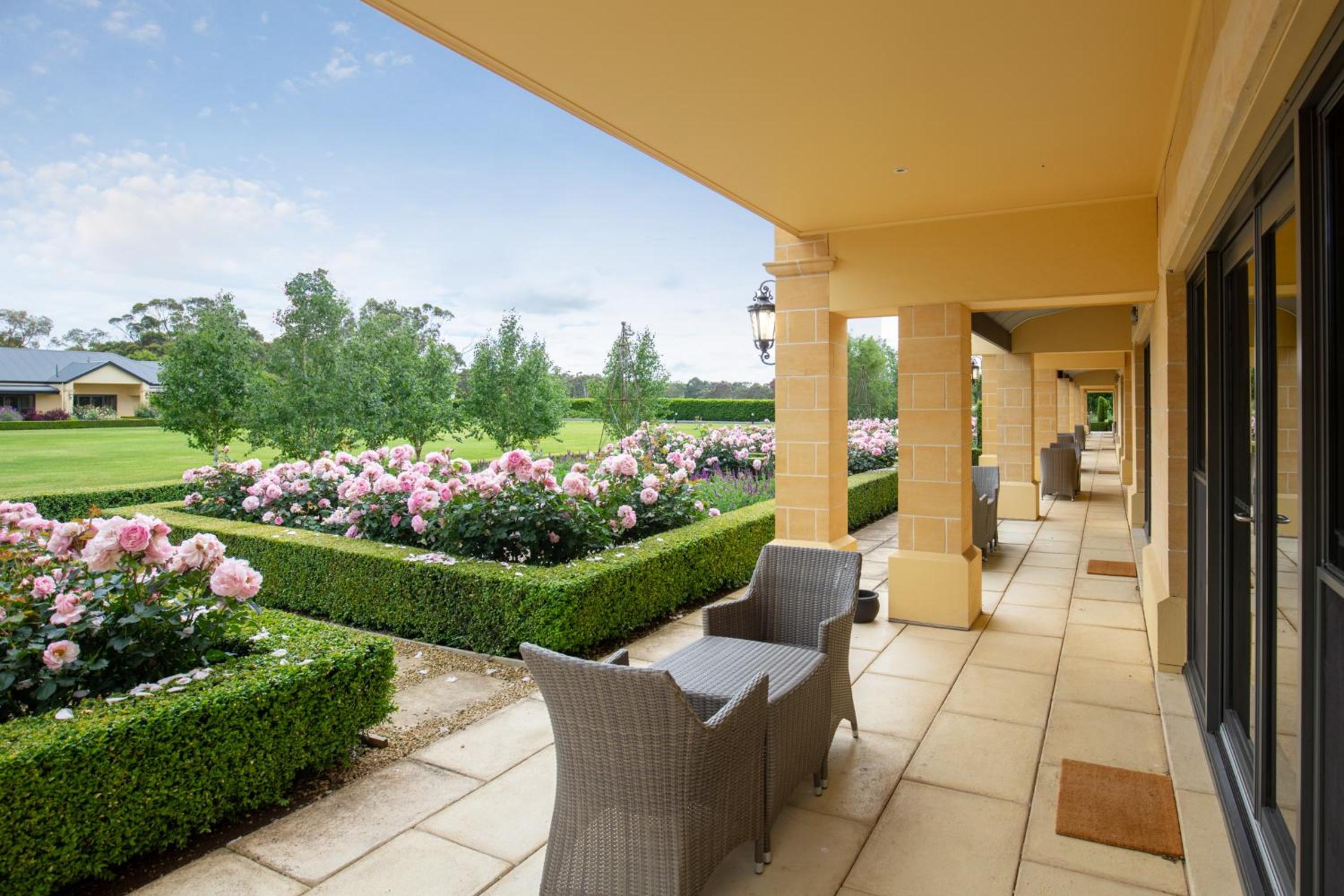 Premier King Suite with Spa photo 3