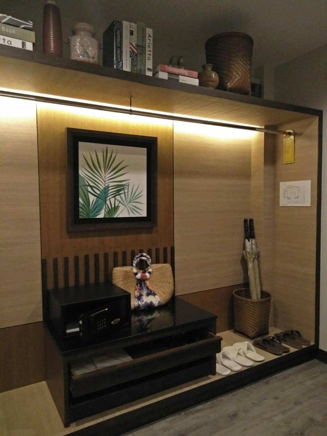 Deluxe Queen Room with Two Queen Beds - Garden View photo 3