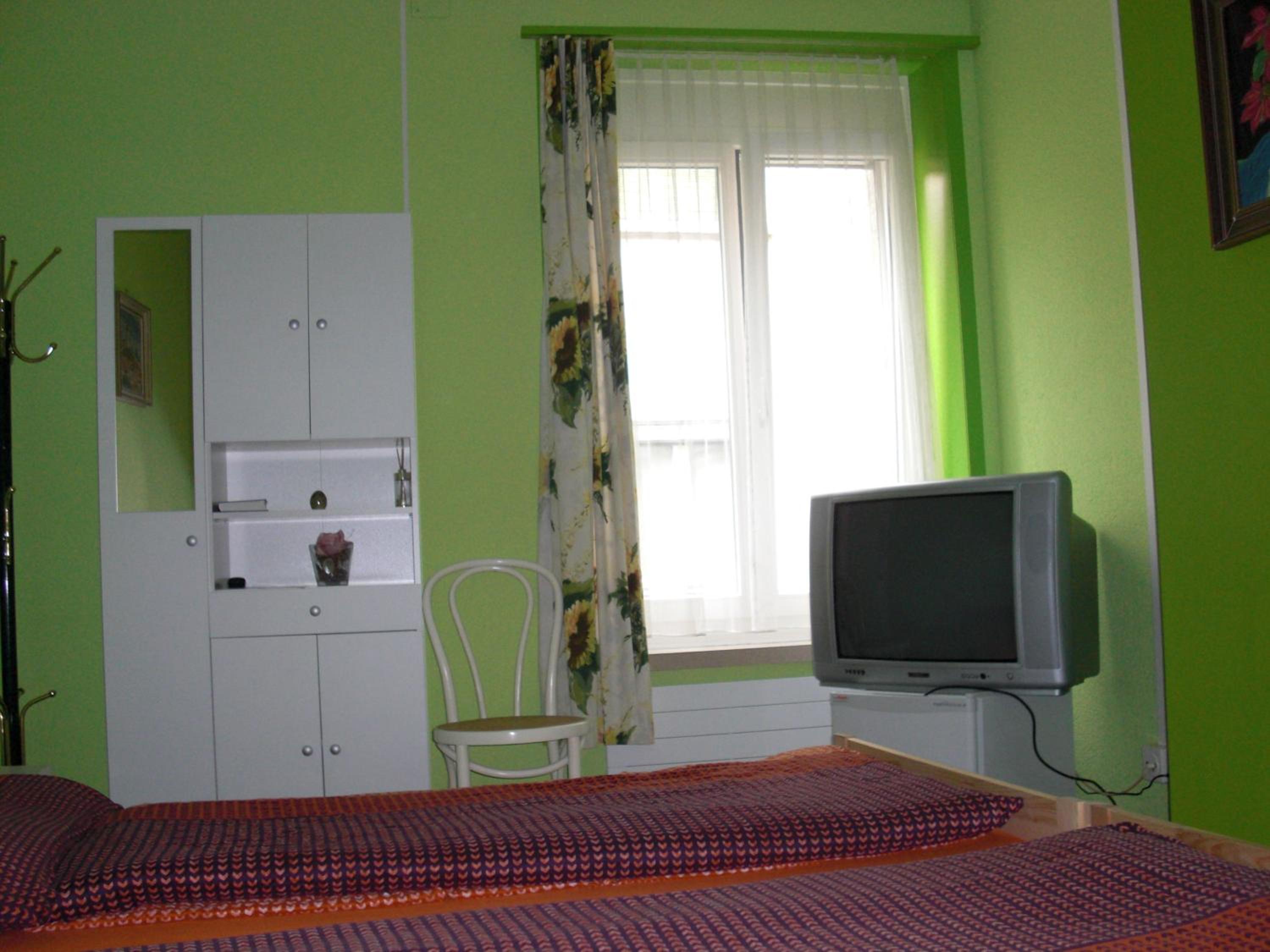 Twin Room with Private Bathroom - Photo 3