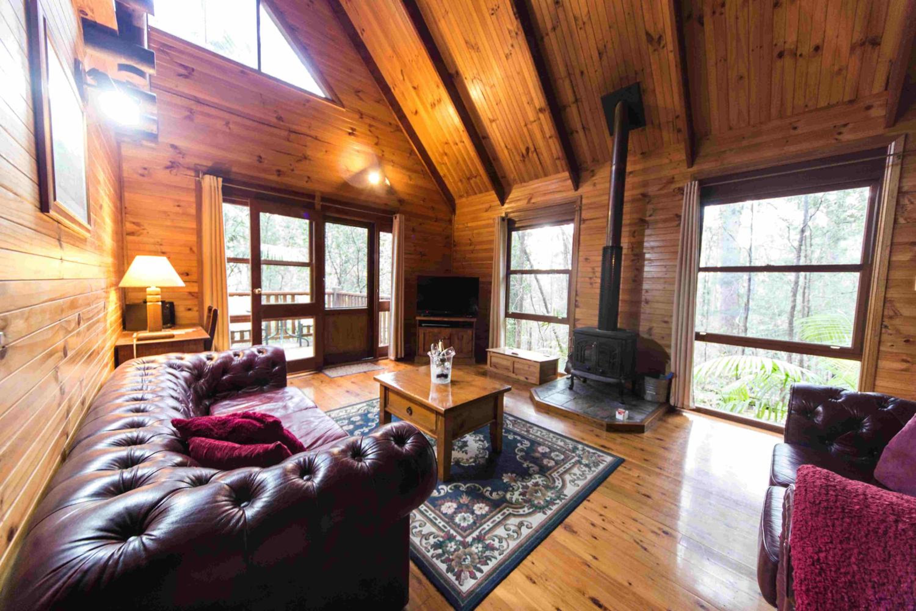 Deluxe Cottage with Hot Tub  photo 3