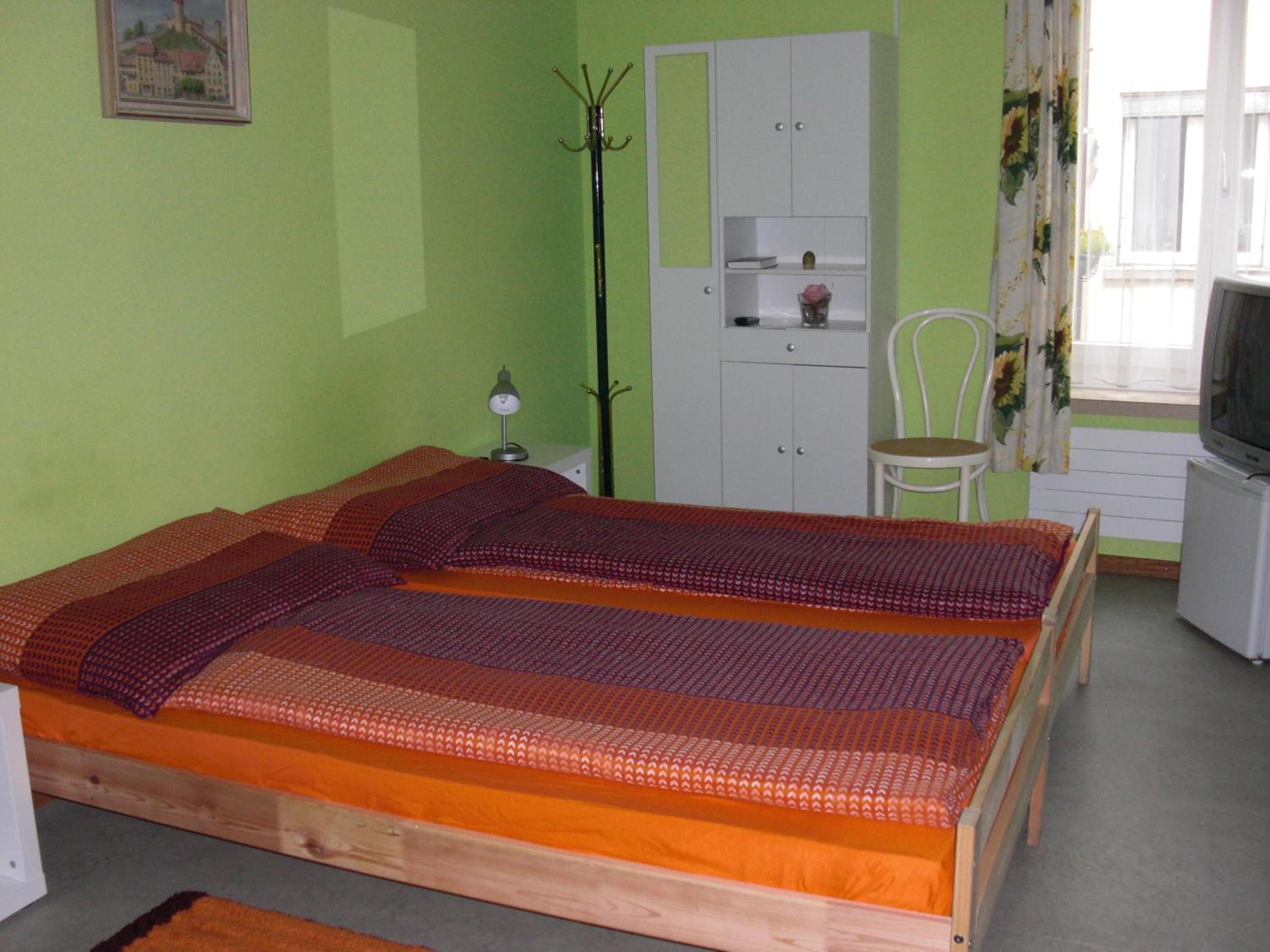 Twin Room with Private Bathroom - Photo 4