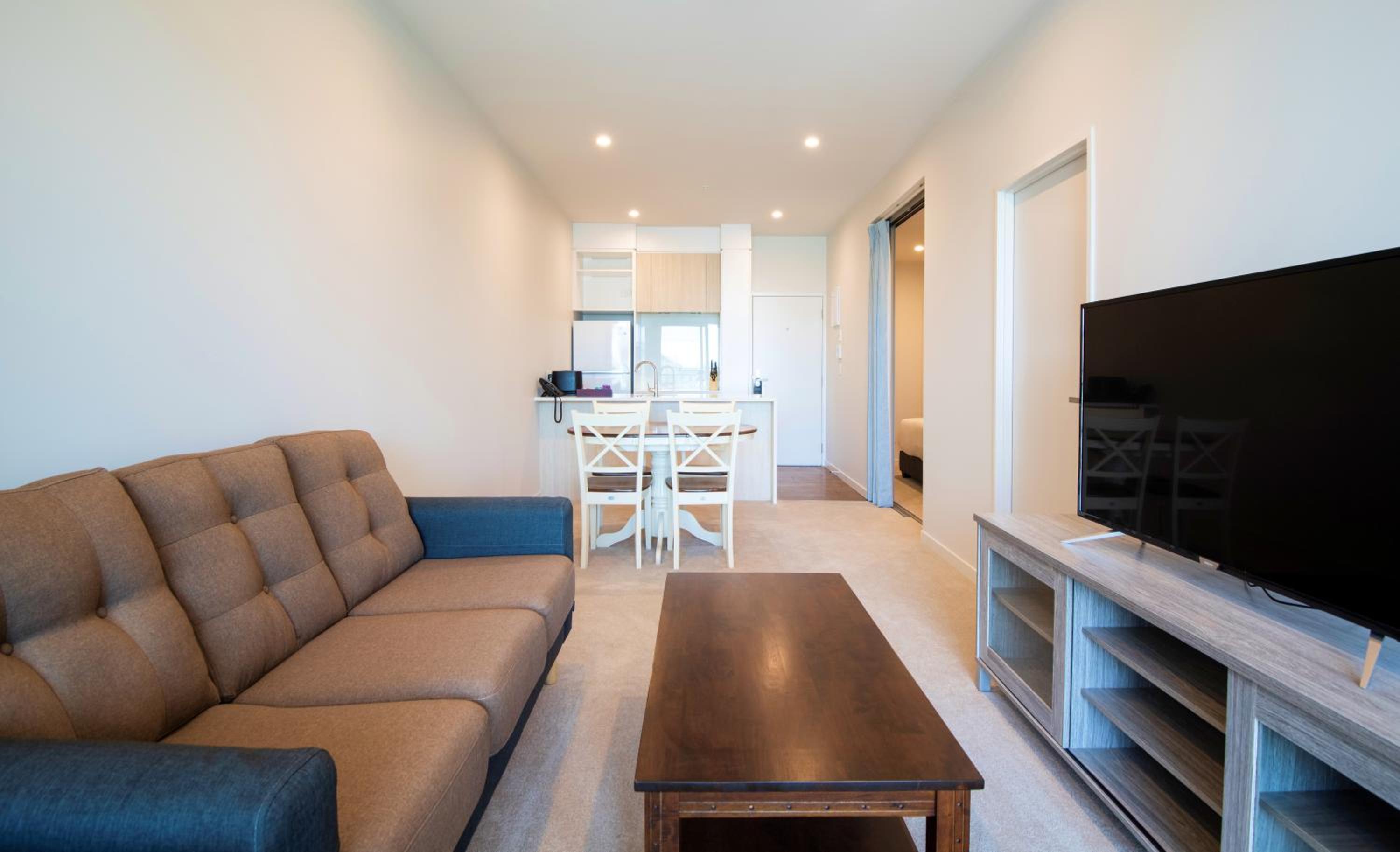 Standard Two Bedroom Suite with a free secure parking - Photo 9