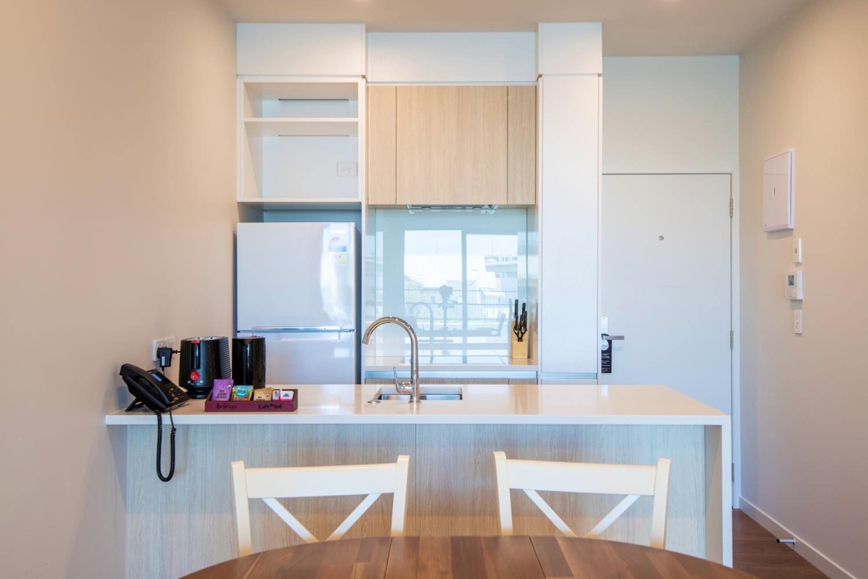 Standard Two Bedroom Suite with a free secure parking - Photo 3