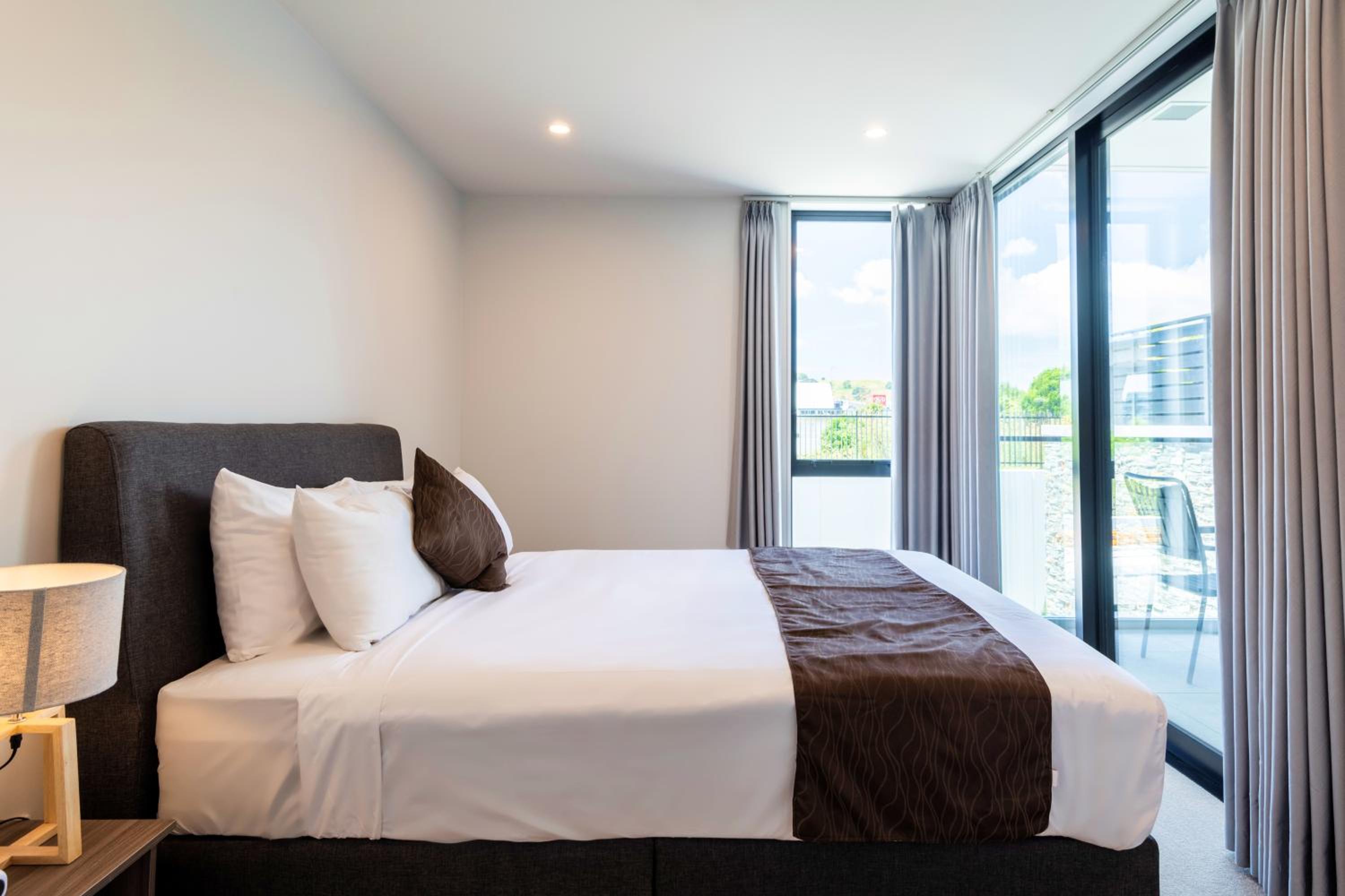 Standard Two Bedroom Suite with a free secure parking - Photo 8