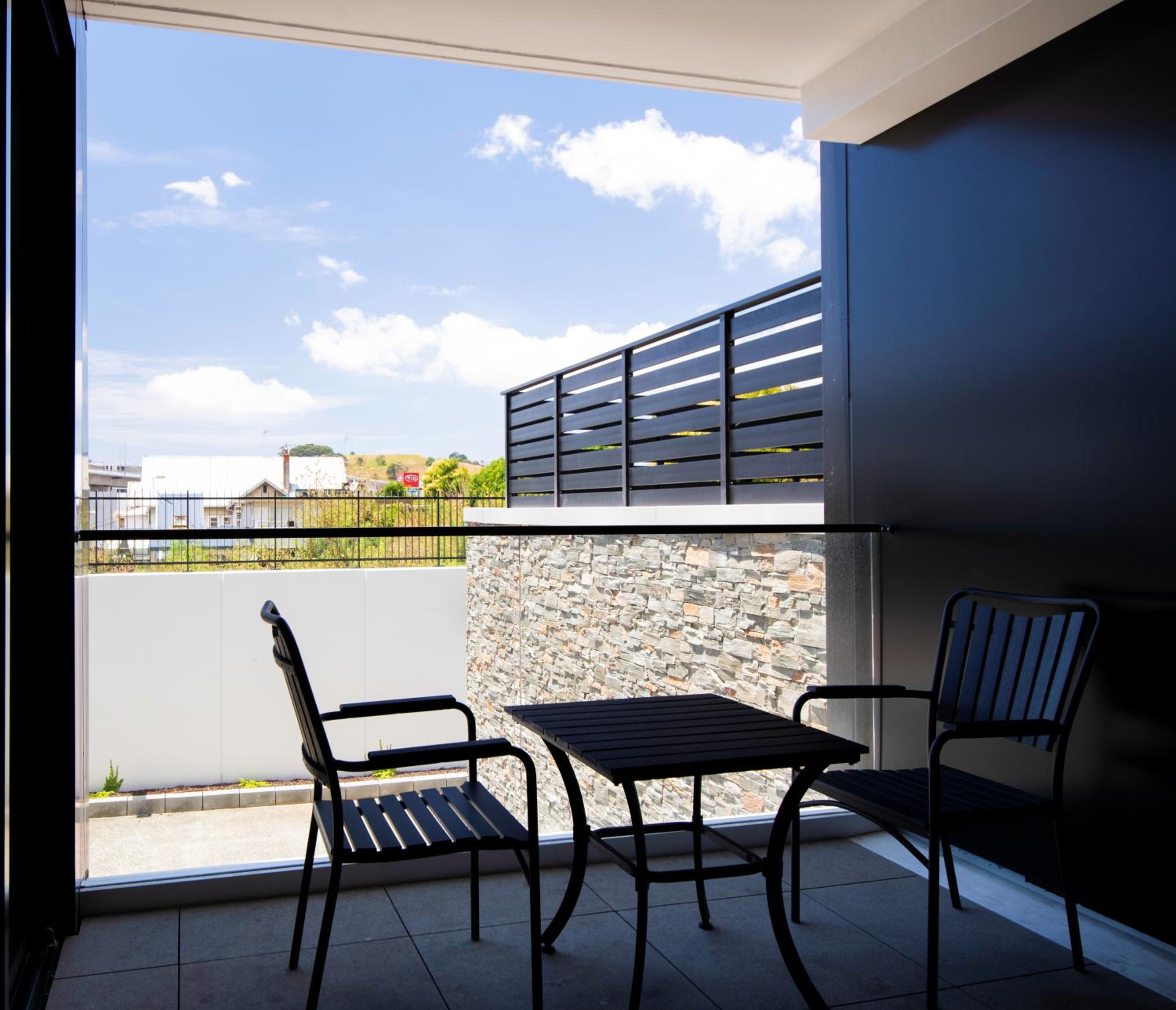 Standard Two Bedroom Suite with a free secure parking - Photo 5