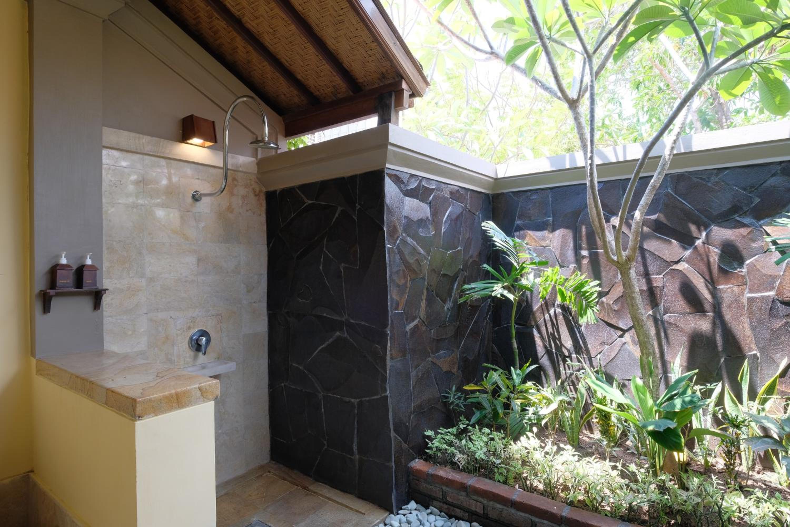 Patio Room - Photo 2