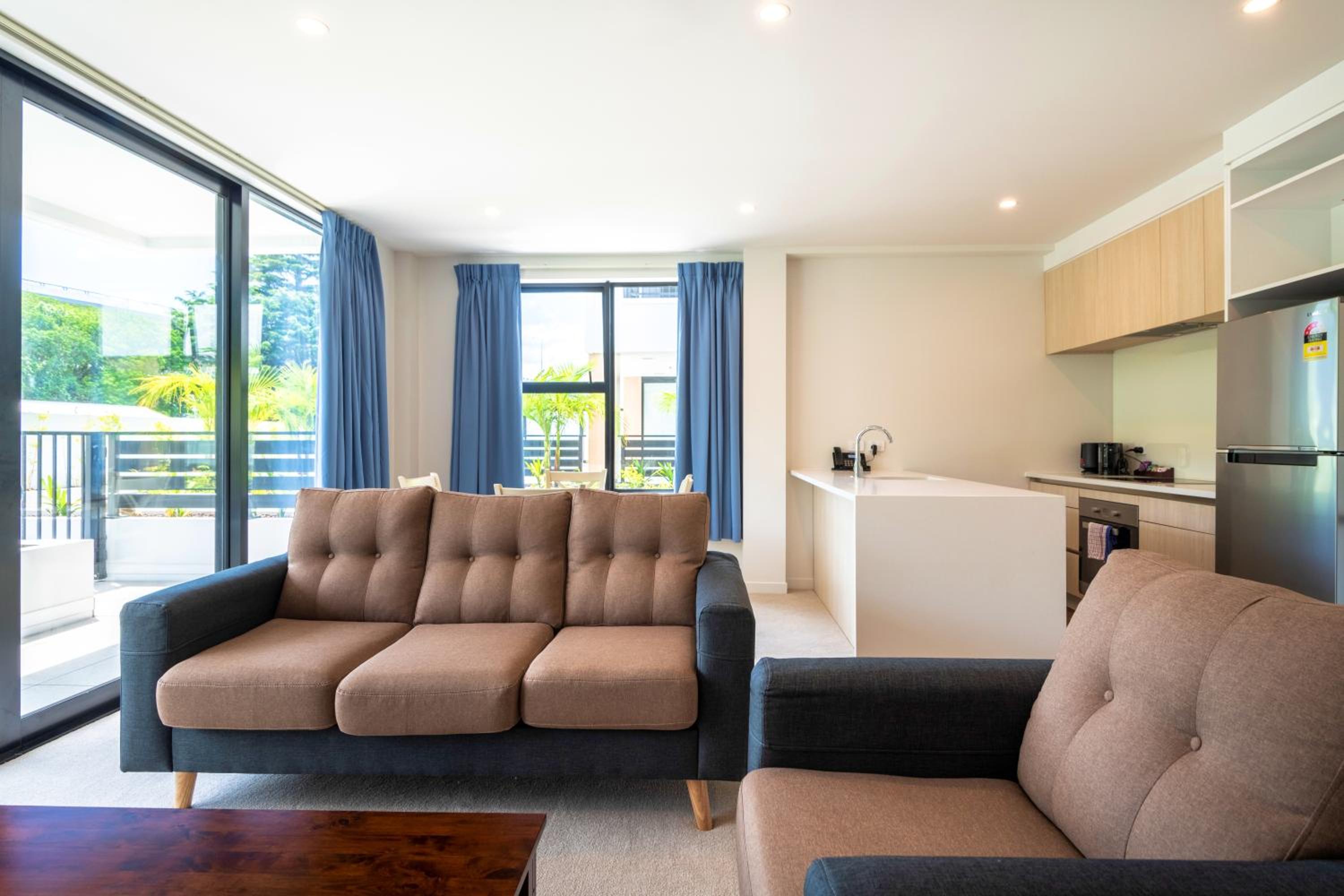 Superior Two-Bedroom Suite with Free Secured Parking - Photo 2