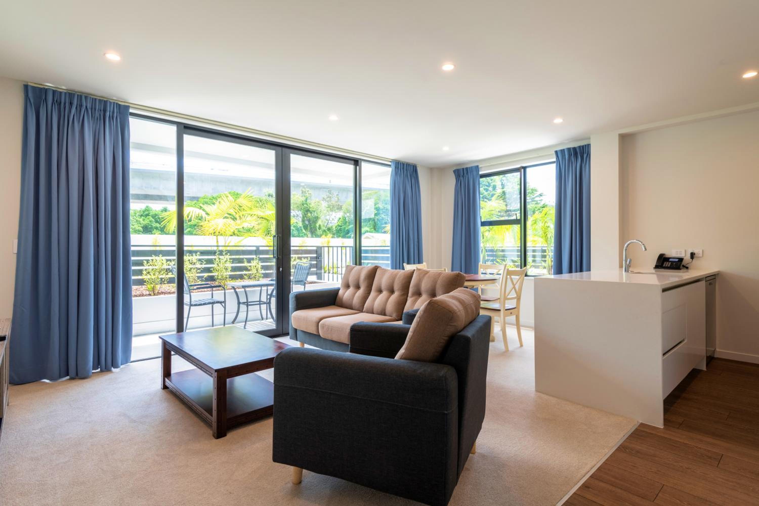 Superior Two-Bedroom Suite with Free Secured Parking - Photo 1