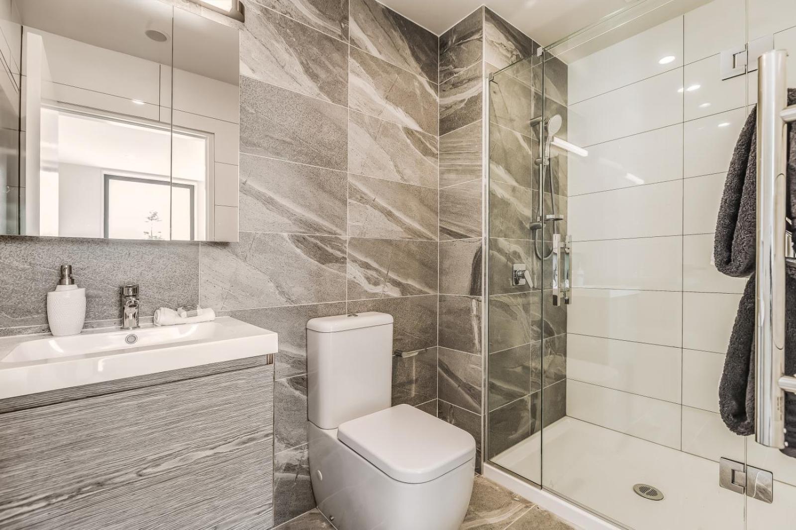 Superior Two-Bedroom Suite with Free Secured Parking - Photo 11