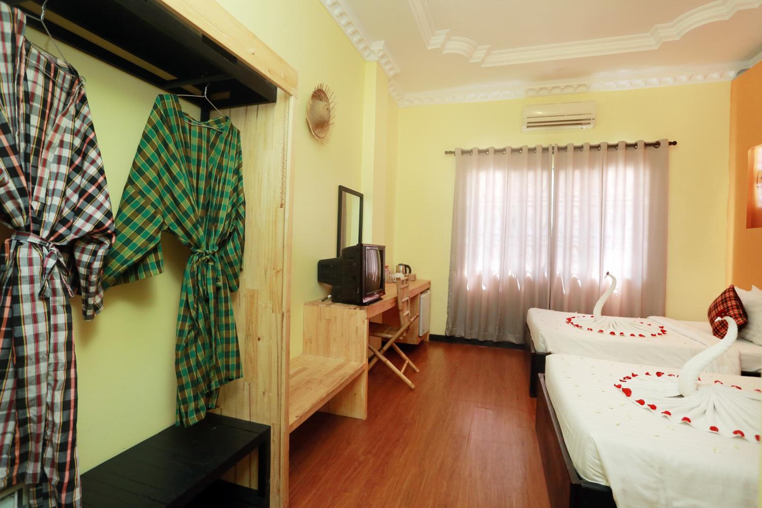 Deluxe Double or Twin Room @ Free Pickup - Photo 4